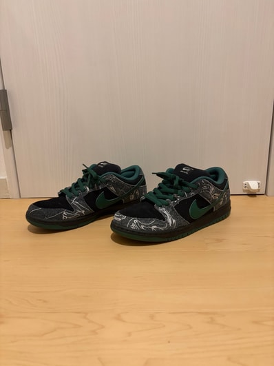There Skateboards × Nike SB Dunk Low Pro "Anthracite and Gorge Green"