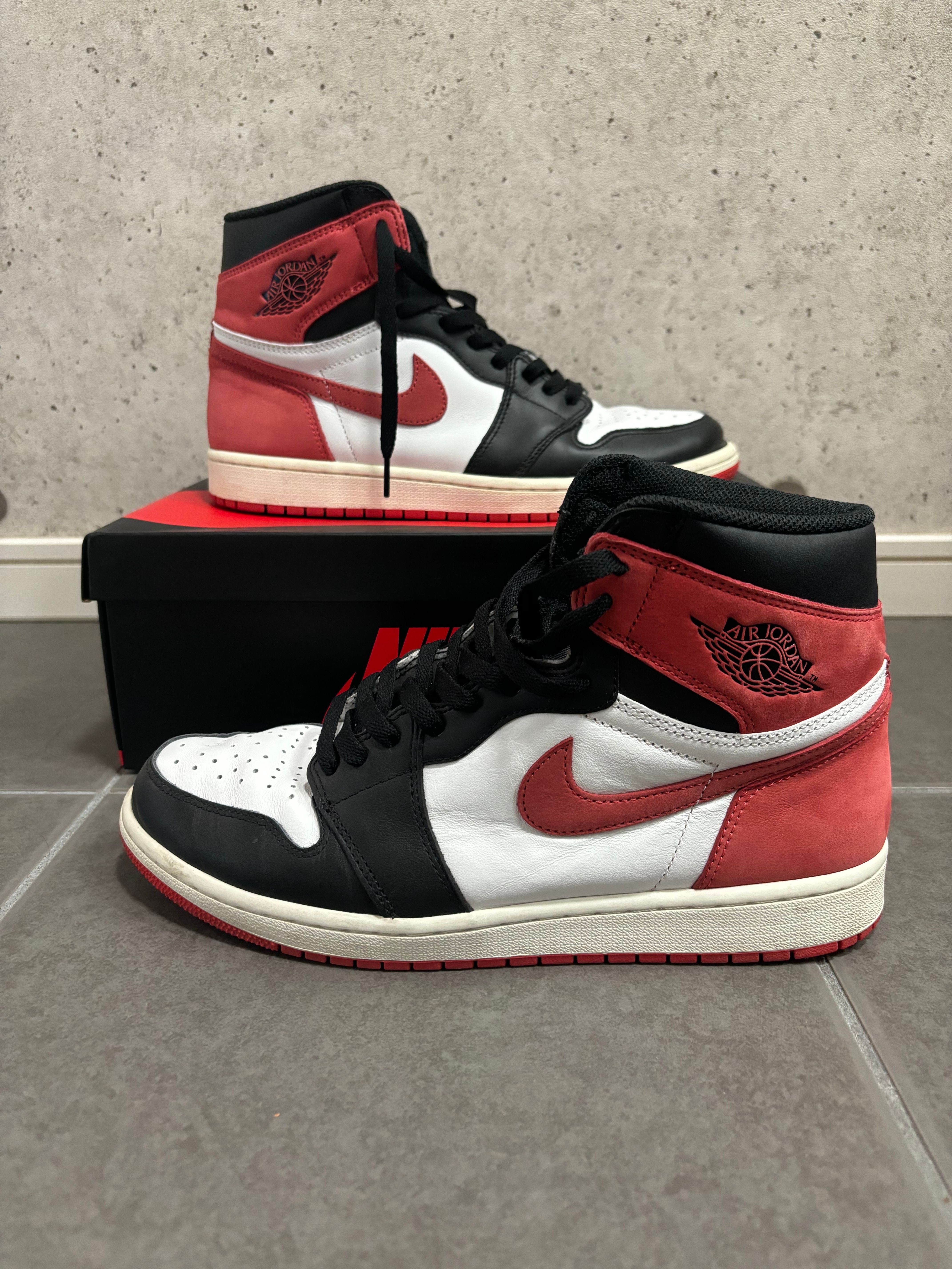 NIKE AIR JORDAN 1 RETRO HIGH "TRACK RED"