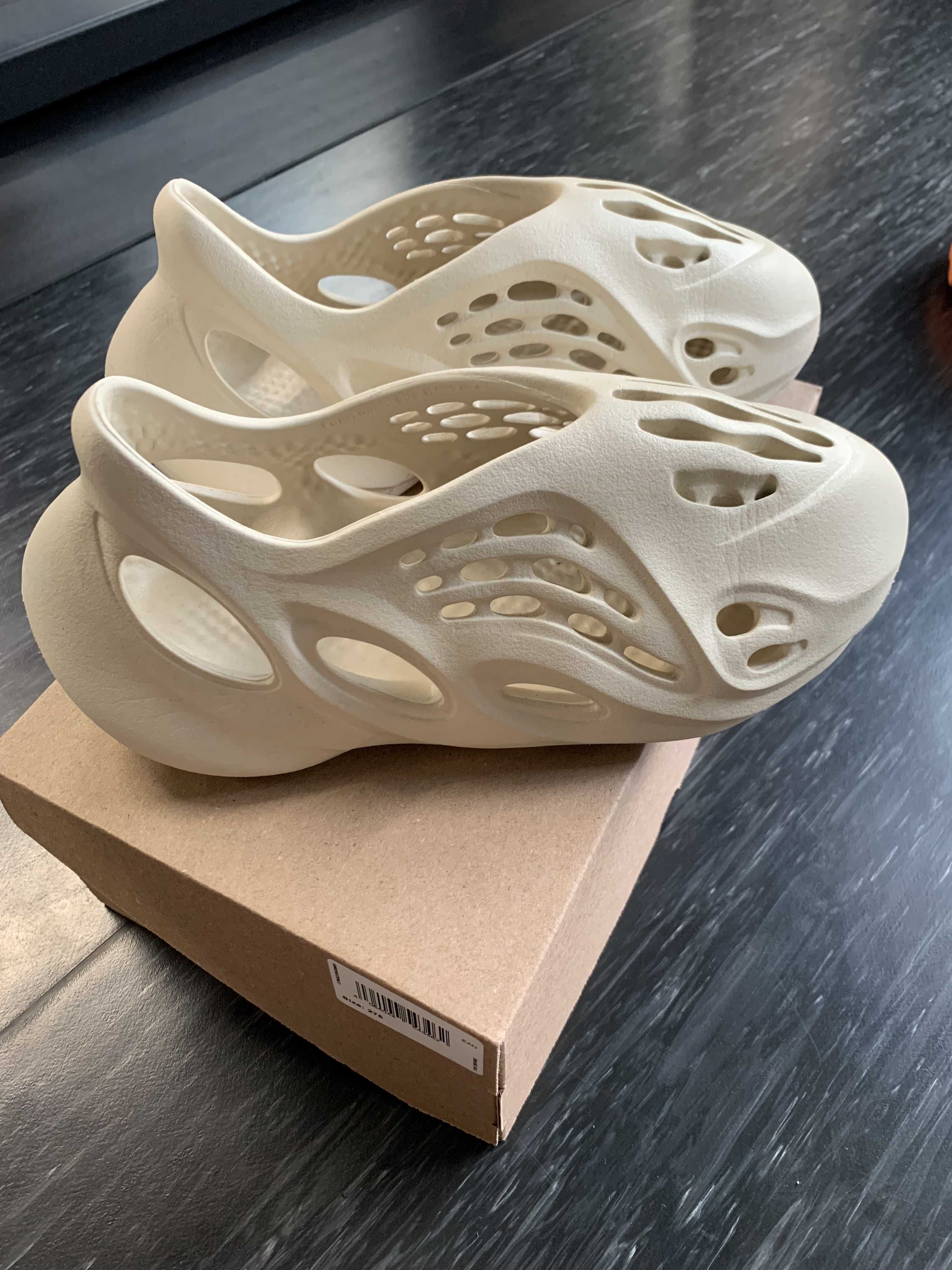 adidas YEEZY Foam Runner "Sand"