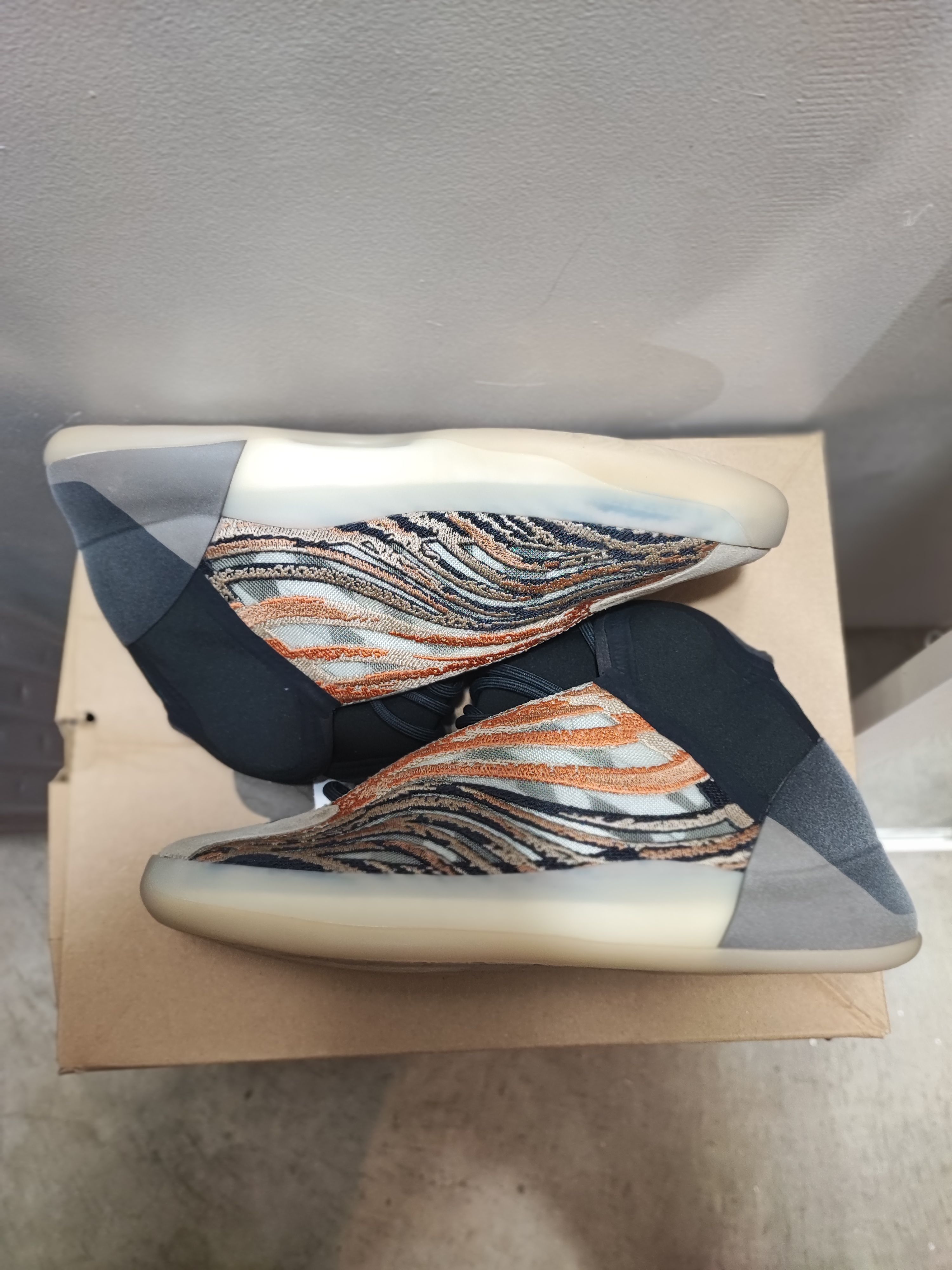 adidas YZY QNTM "FLASH ORANGE"