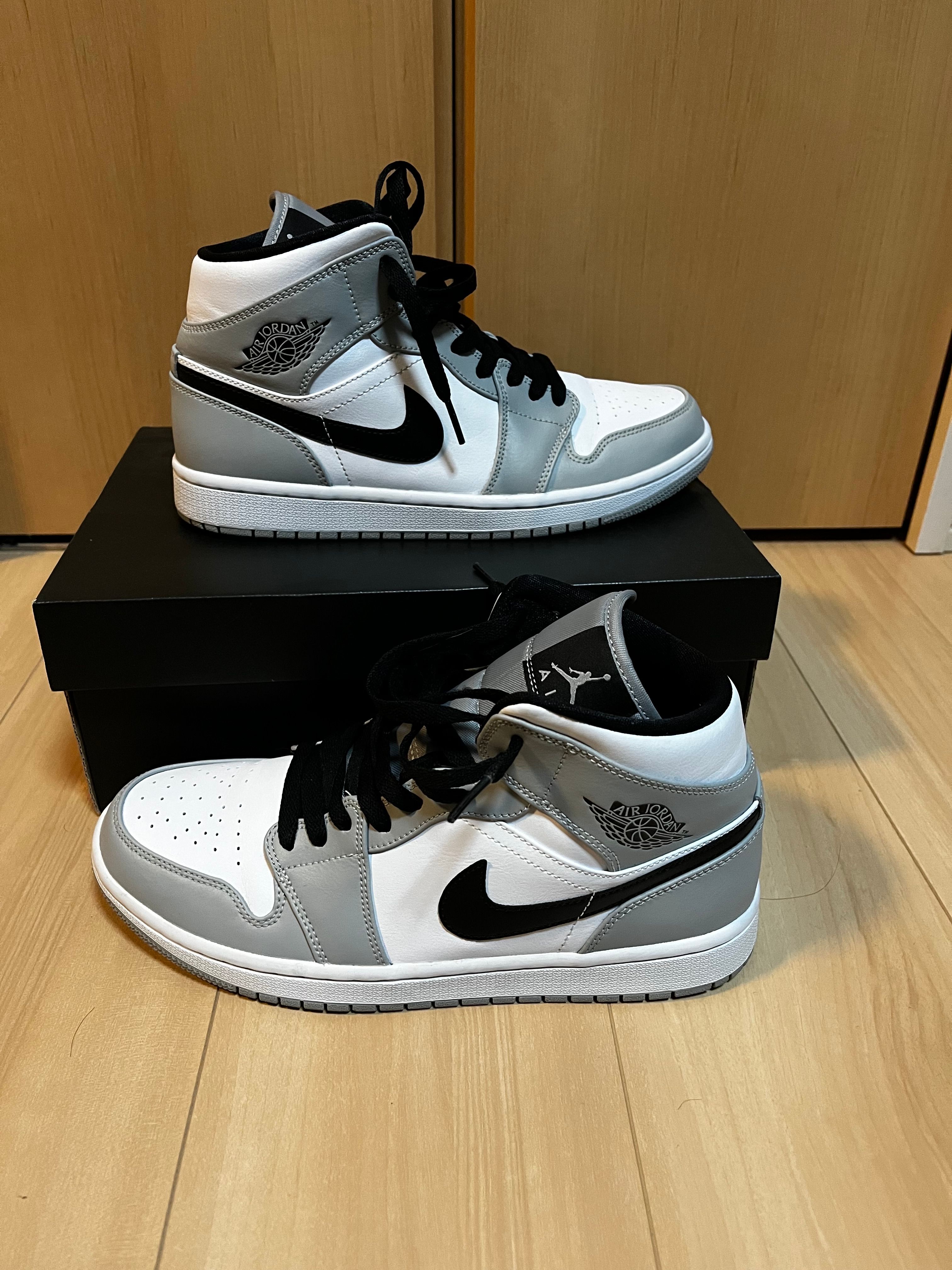Nike Air Jordan 1 Mid "Light Smoke Grey/White/Black"
