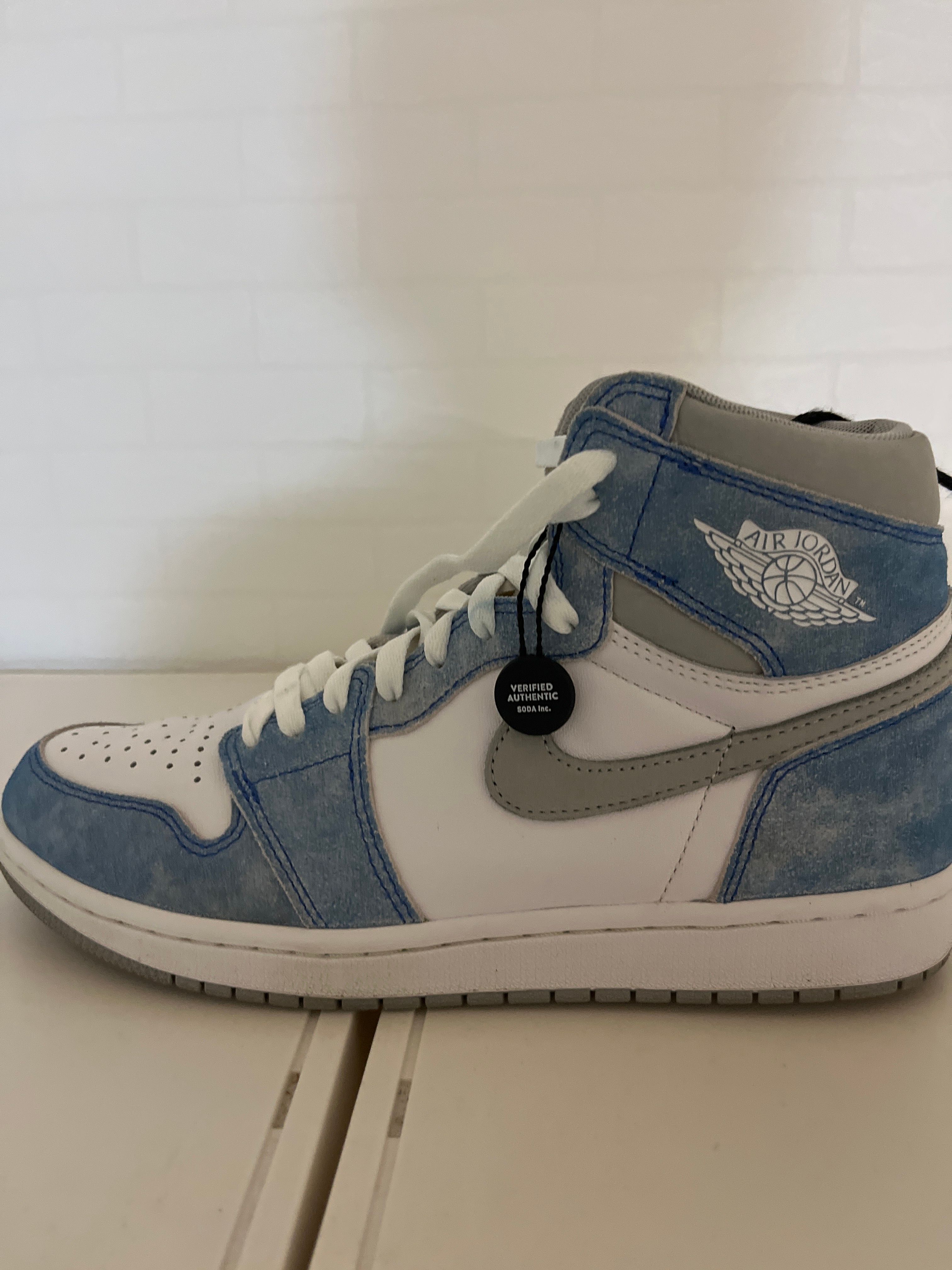 Nike Air Jordan 1 High OG "Hyper Royal"