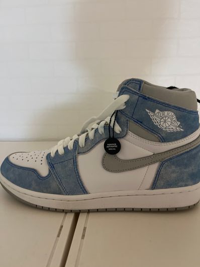 Nike Air Jordan 1 High OG "Hyper Royal"