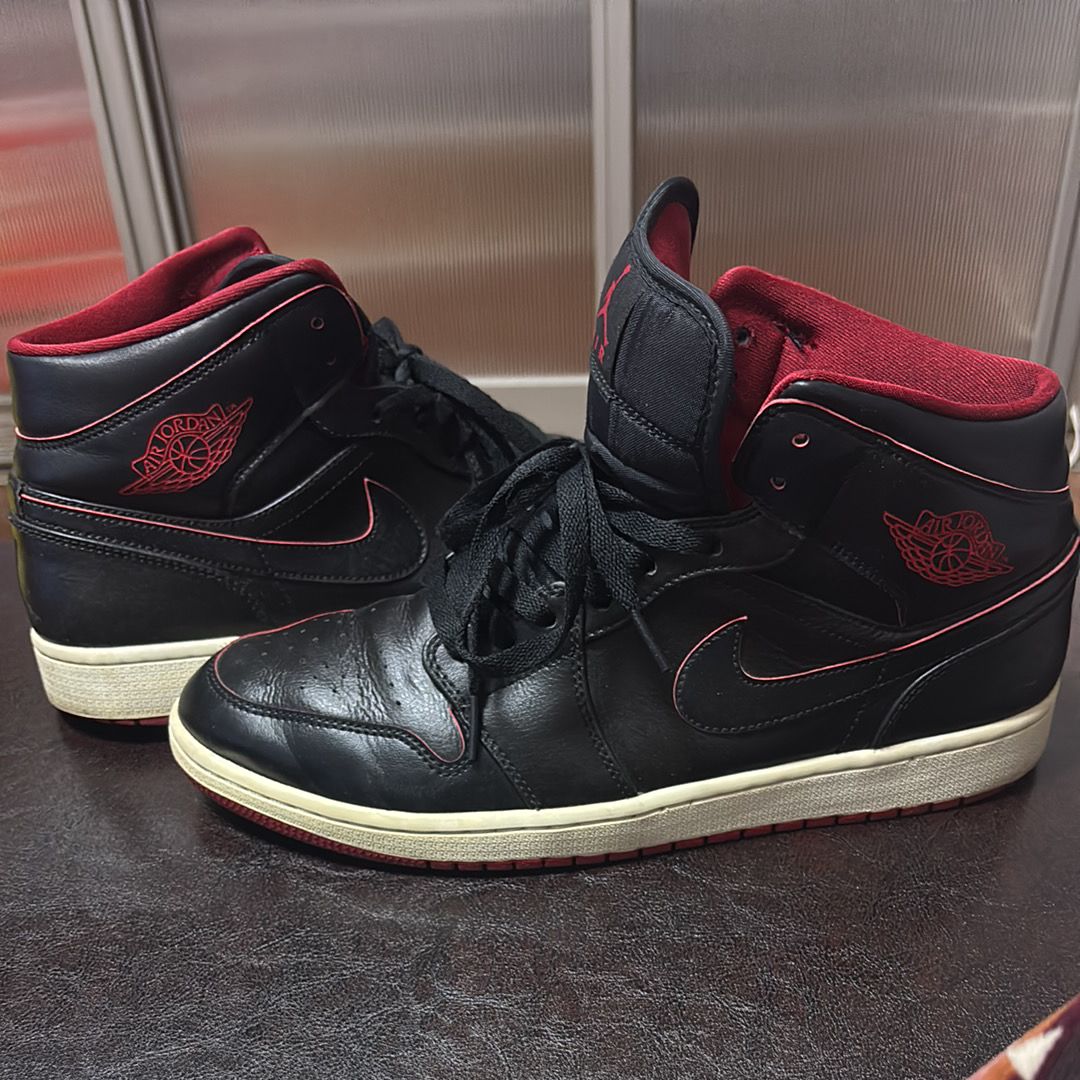 NIKE AIR JORDAN 1 RETRO MID BLACK RED WHITE