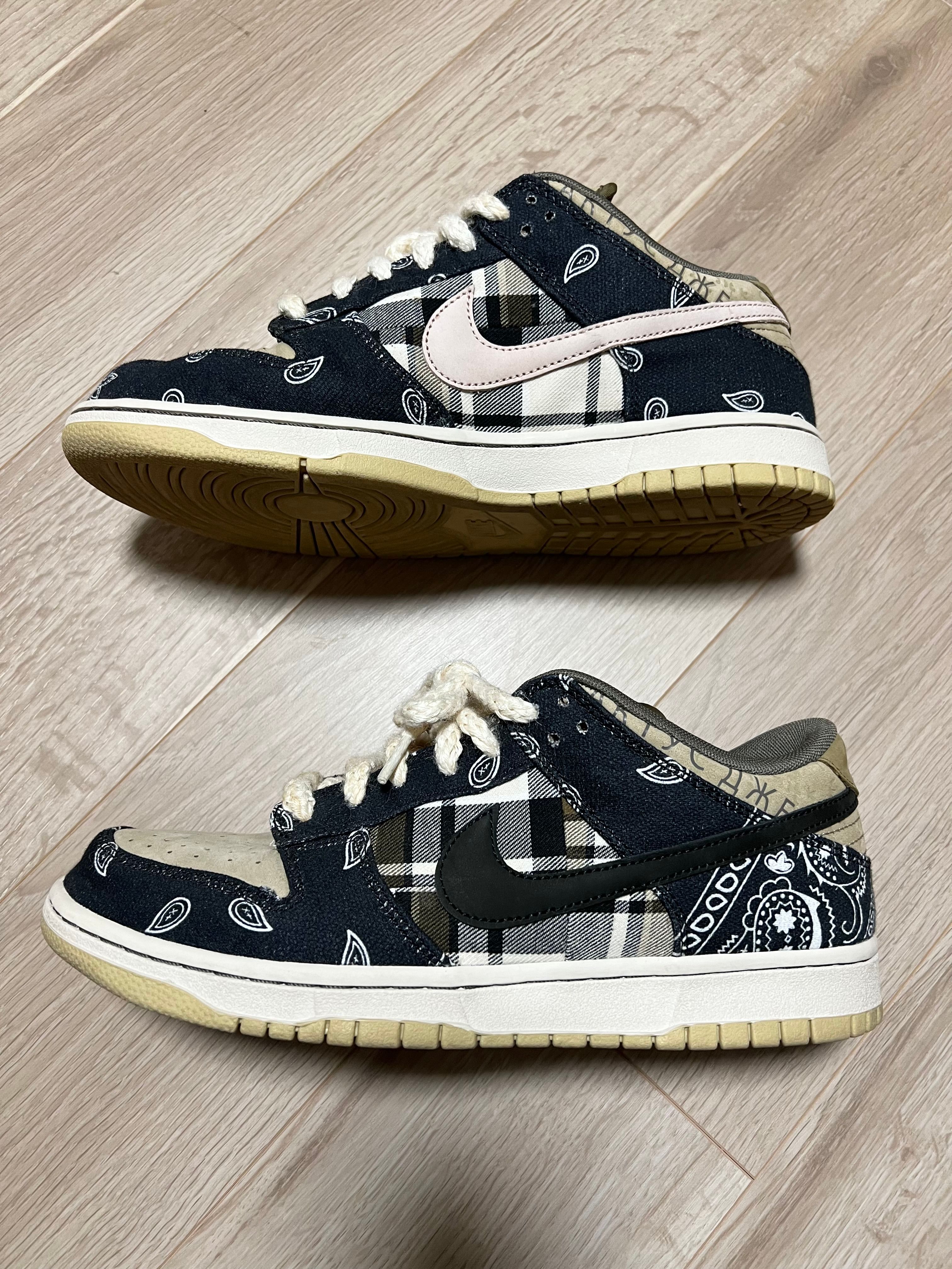 Travis Scott × Nike SB Dunk Low "Black/Parachute Beige"