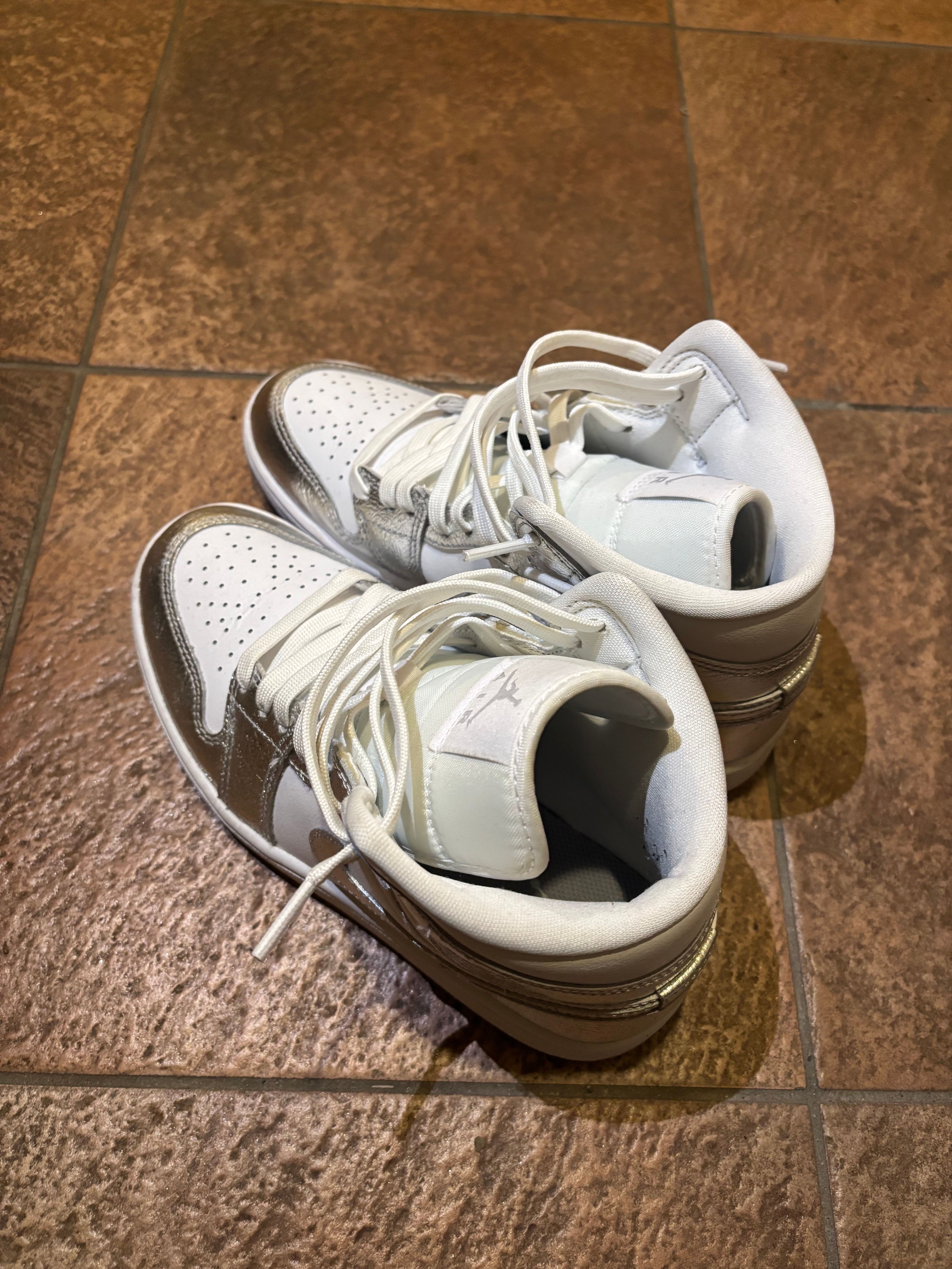 Nike Women's Air Jordan 1 Mid SE "Metallic Silver"