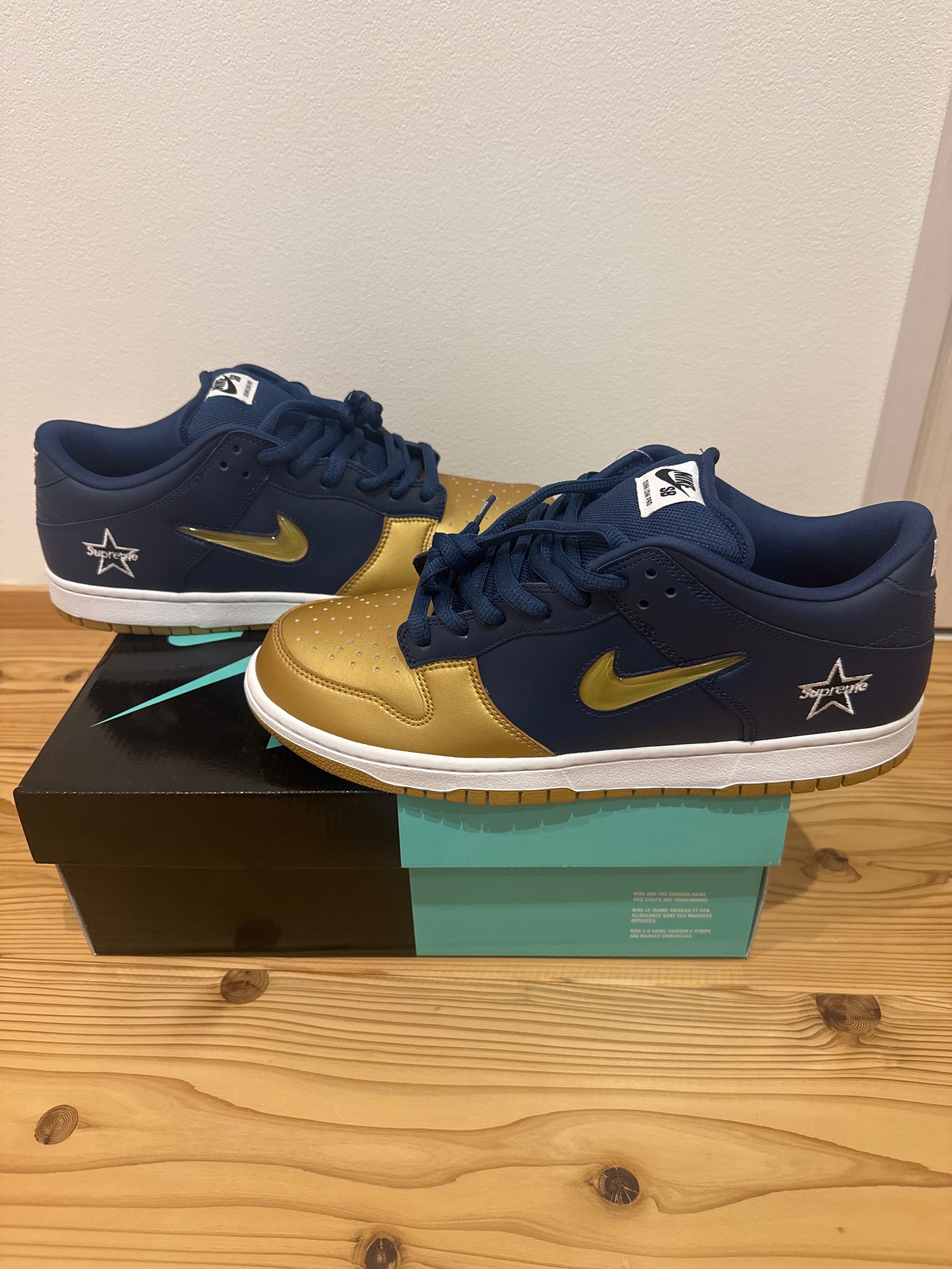 Supreme × Nike SB Dunk Low OG QS 