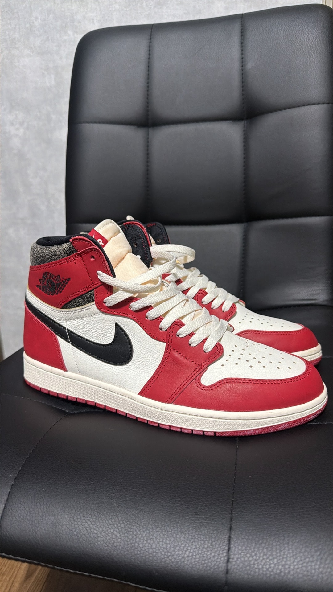 Nike Air Jordan 1 High OG "Lost & Found/Chicago"