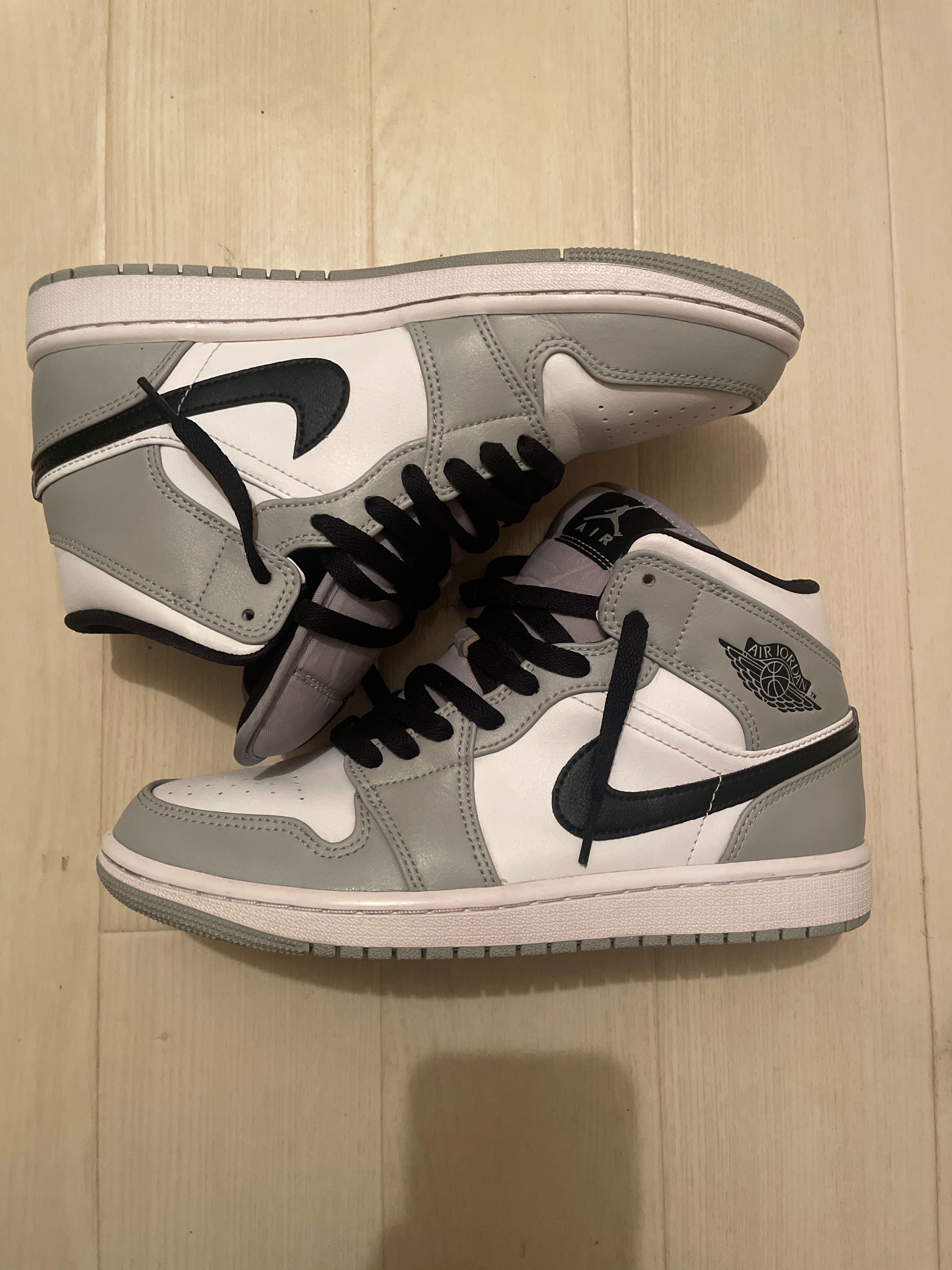 Nike Air Jordan 1 Mid "Light Smoke Grey/White/Black"