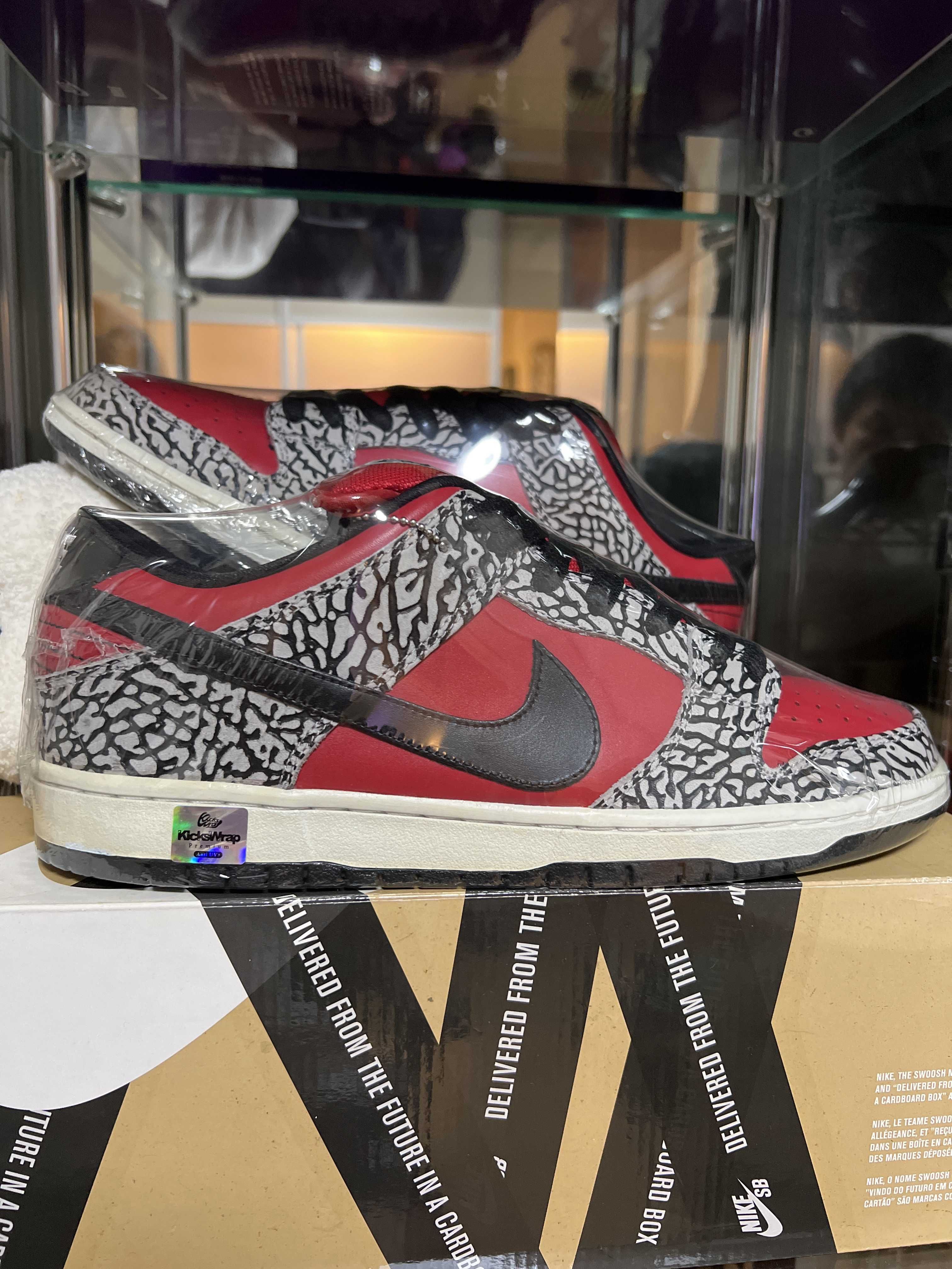 Supreme × Nike SB Dunk Low "Red Cement"(2012)