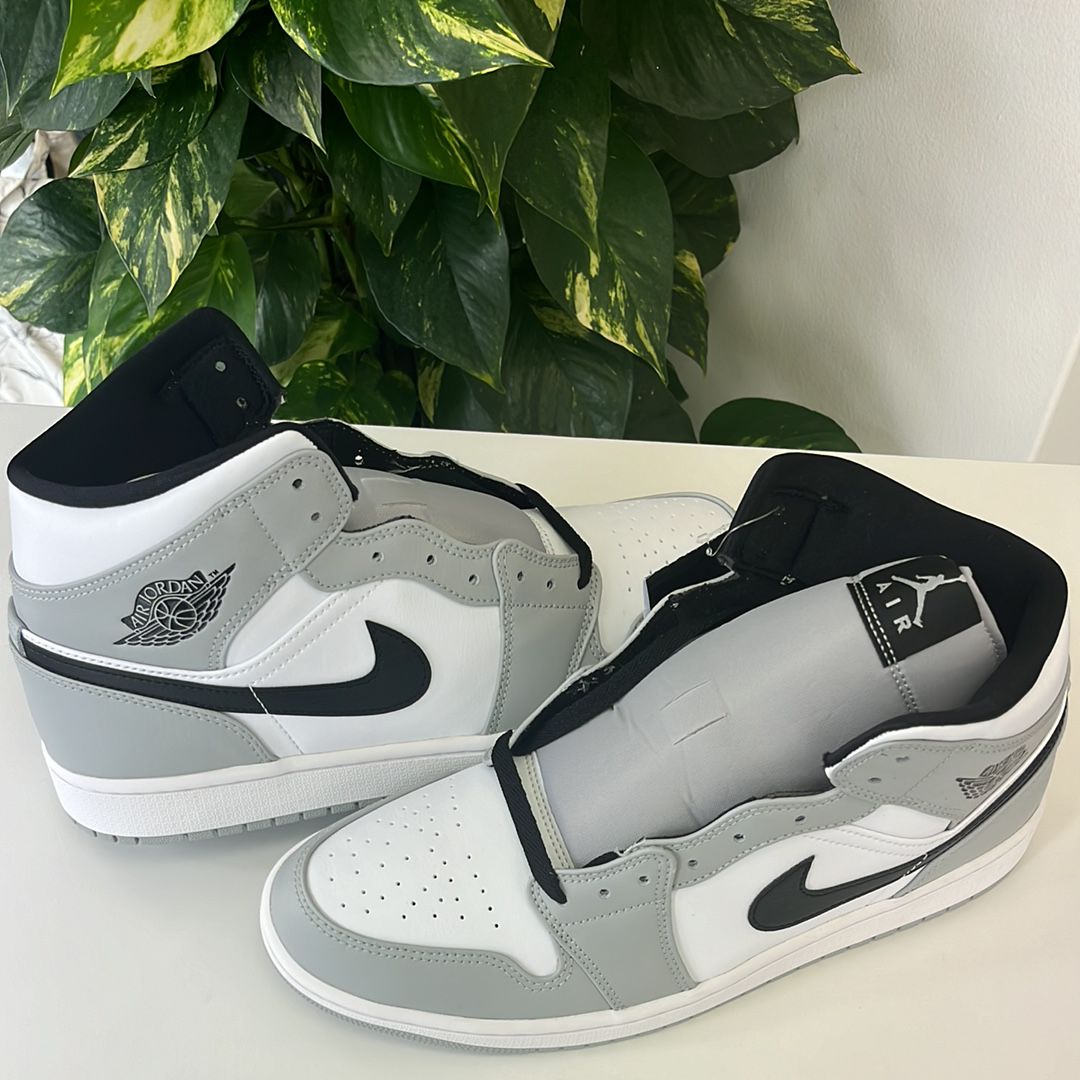 Nike Air Jordan 1 Mid "Light Smoke Grey/White/Black"
