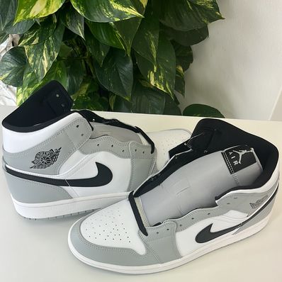 Nike Air Jordan 1 Mid "Light Smoke Grey/White/Black"