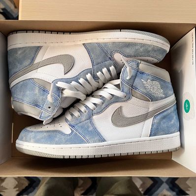 Nike Air Jordan 1 High OG "Hyper Royal"