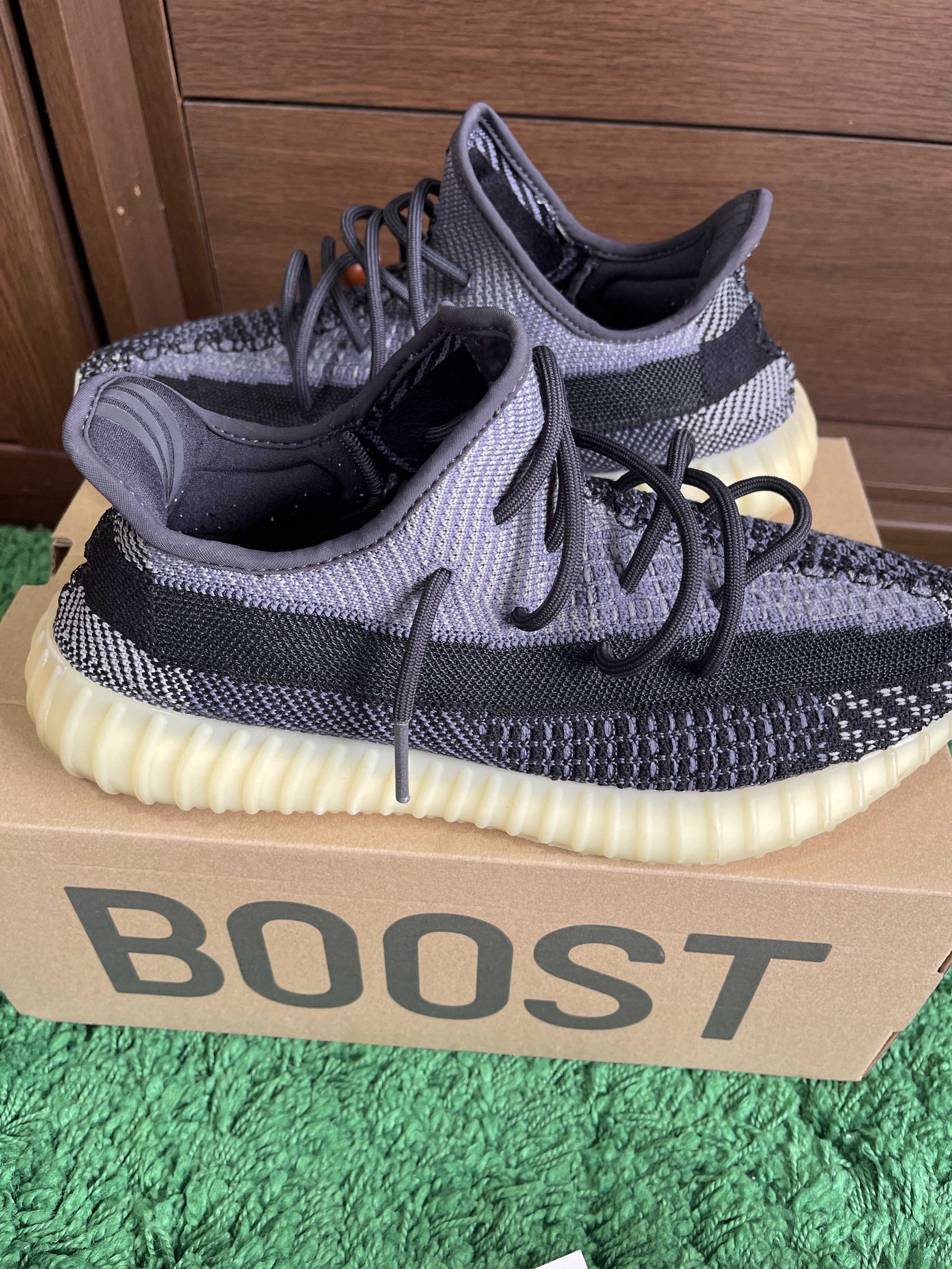 adidas YEEZY Boost 350V2 "Carbon"