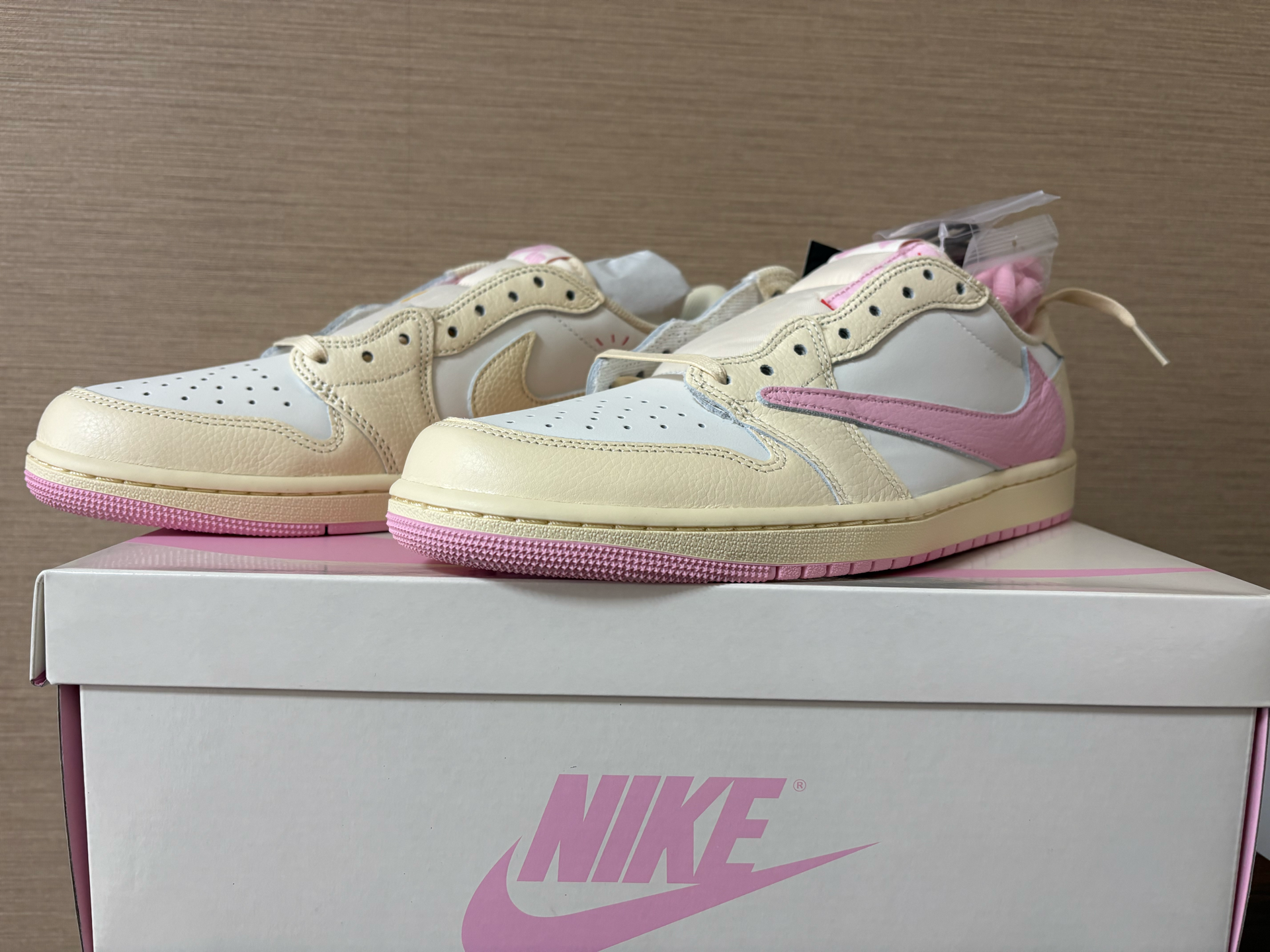 Travis Scott × Nike Air Jordan 1 Retro Low OG "Muslin/Shy Pink"