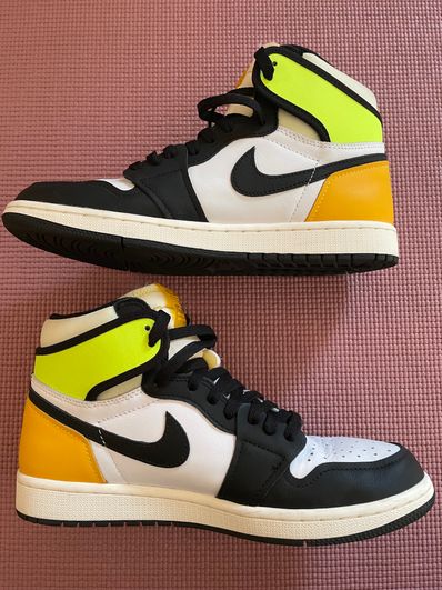 Nike Air Jordan 1 High OG "Volt Gold"