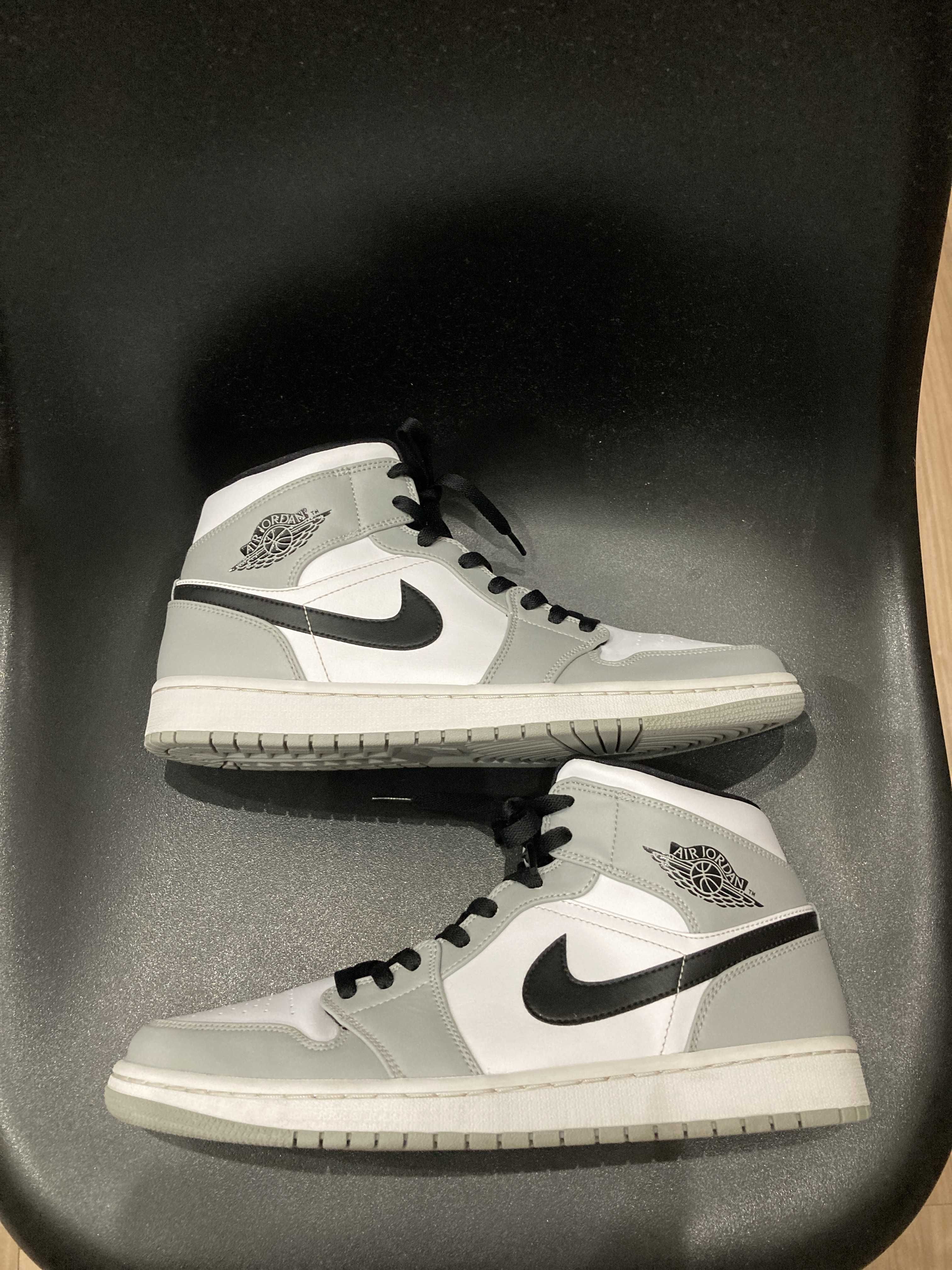 Nike Air Jordan 1 Mid "Light Smoke Grey/White/Black"