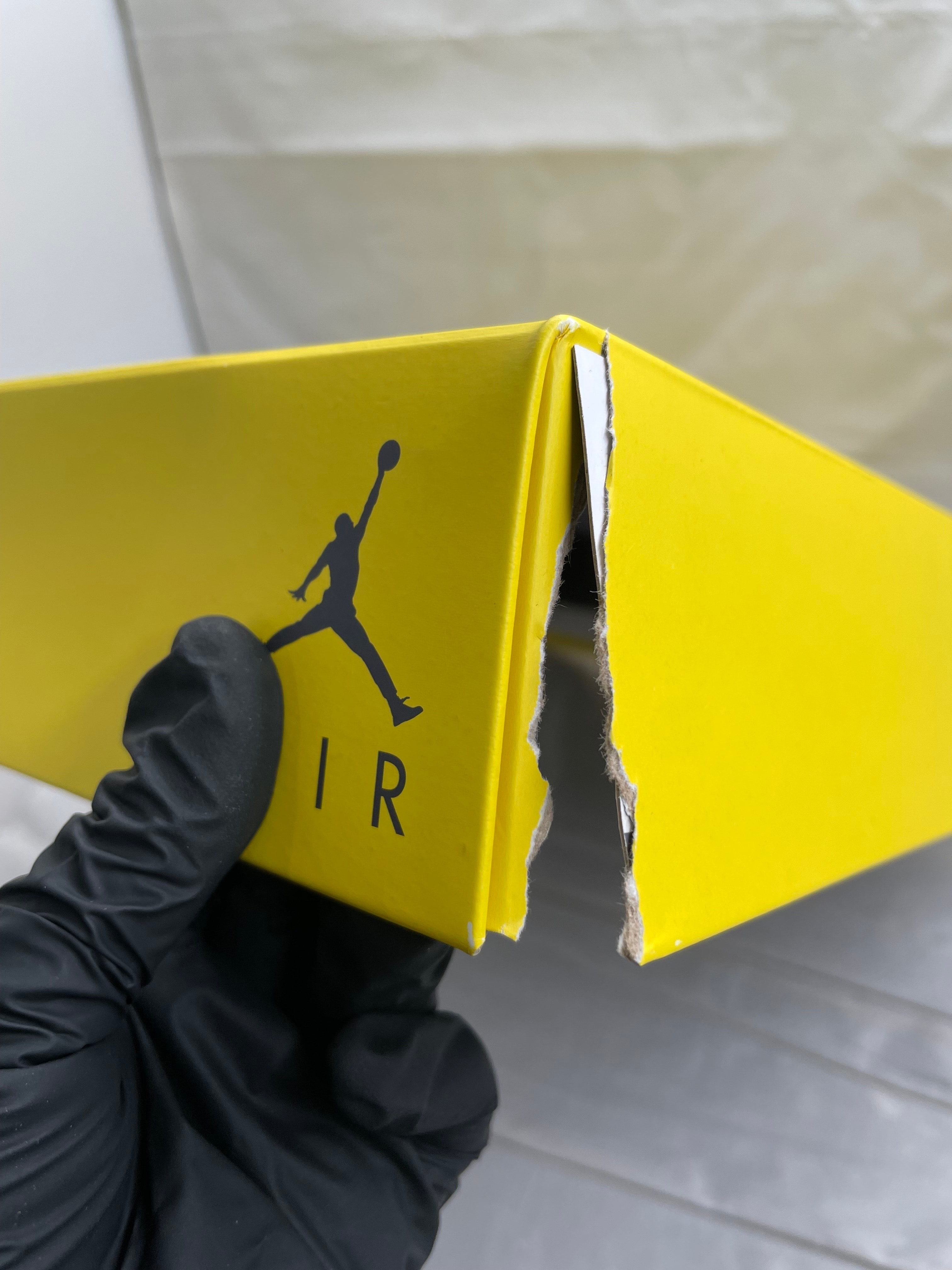 Nike Air Jordan 4 "Tour Yellow"