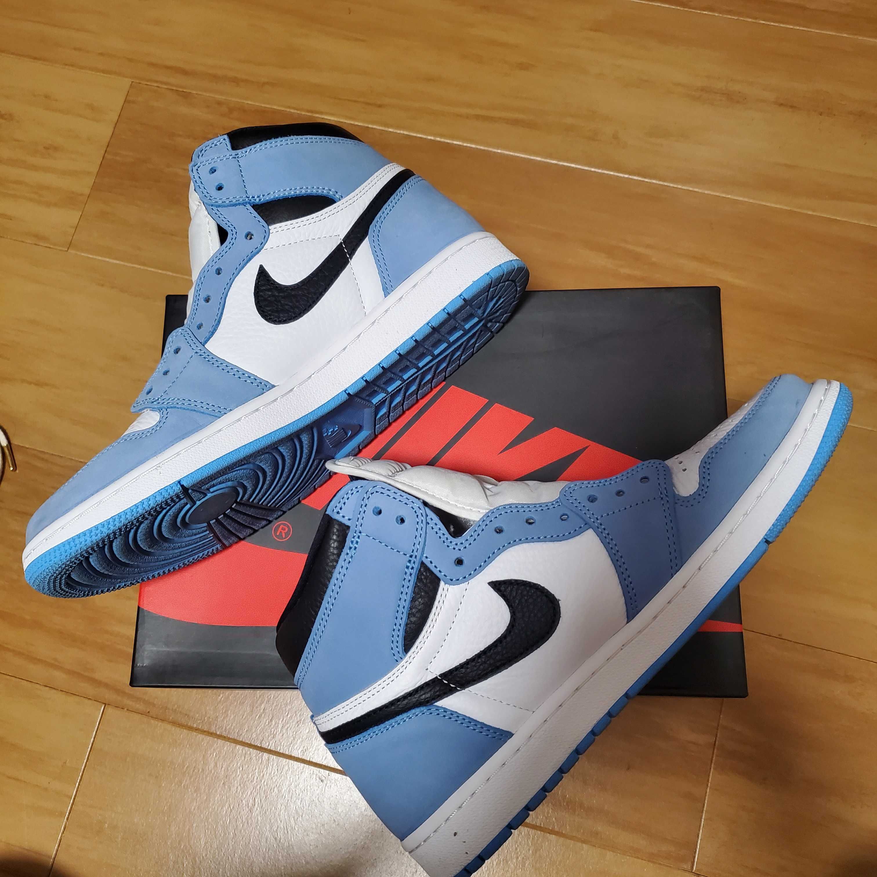 Nike Air Jordan 1 High OG "University Blue"