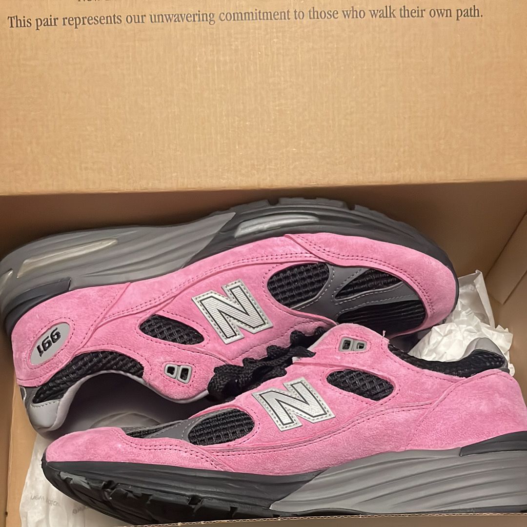 New Balance 991V2 "Black/Pink" (Japan Exclusive)