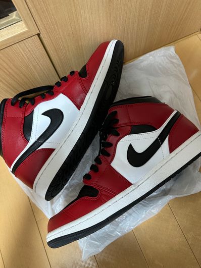 Nike Air Jordan 1 Mid "Chicago Black Toe"