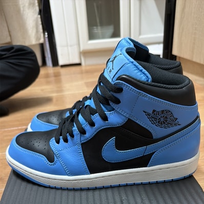 Nike Air Jordan 1 Mid "University Blue"