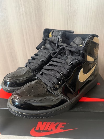 Nike Air Jordan 1 High OG "Black-Metalic Gold"