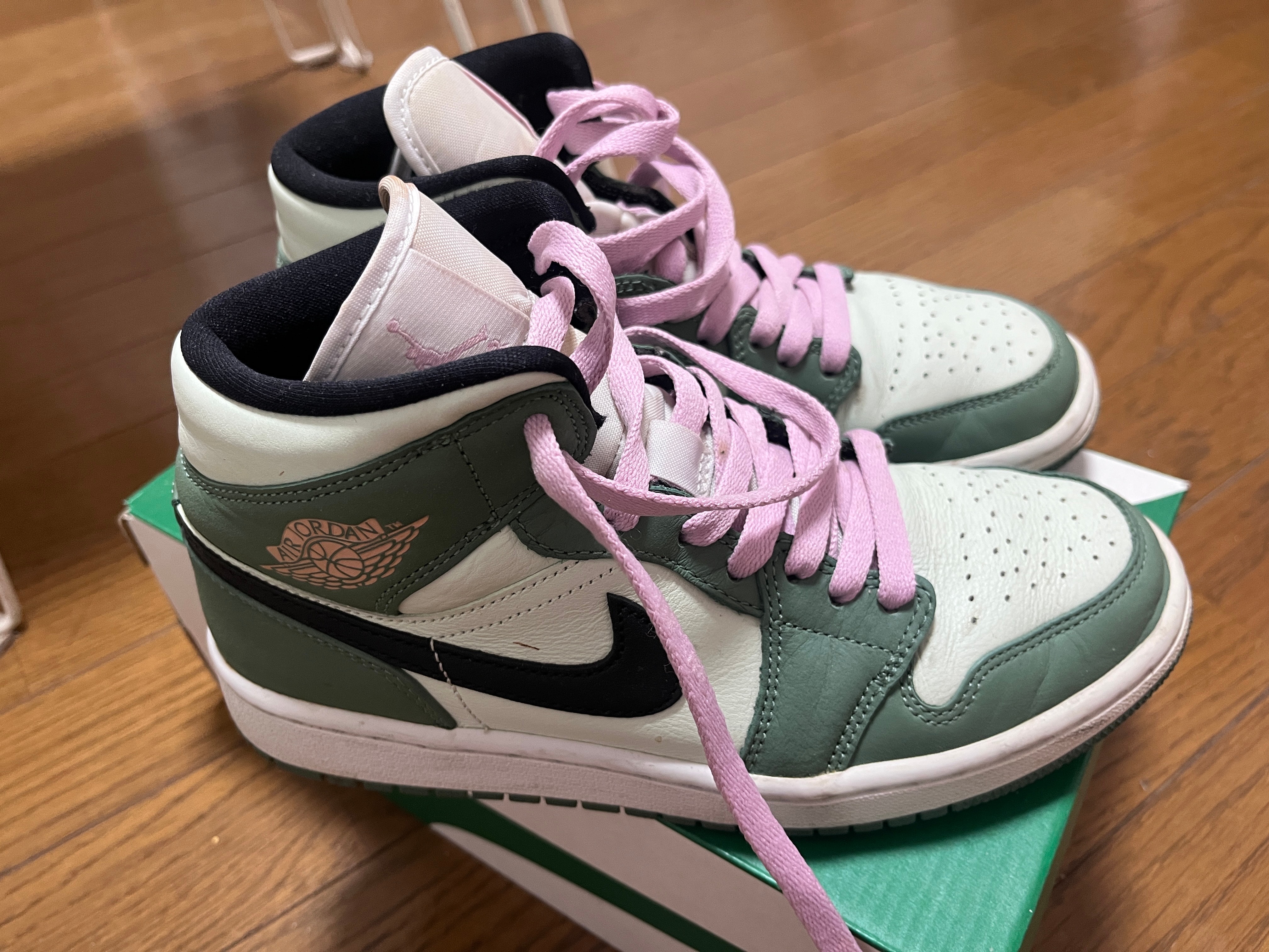 Nike Women's Air Jordan 1 Mid SE "Dutch Green"