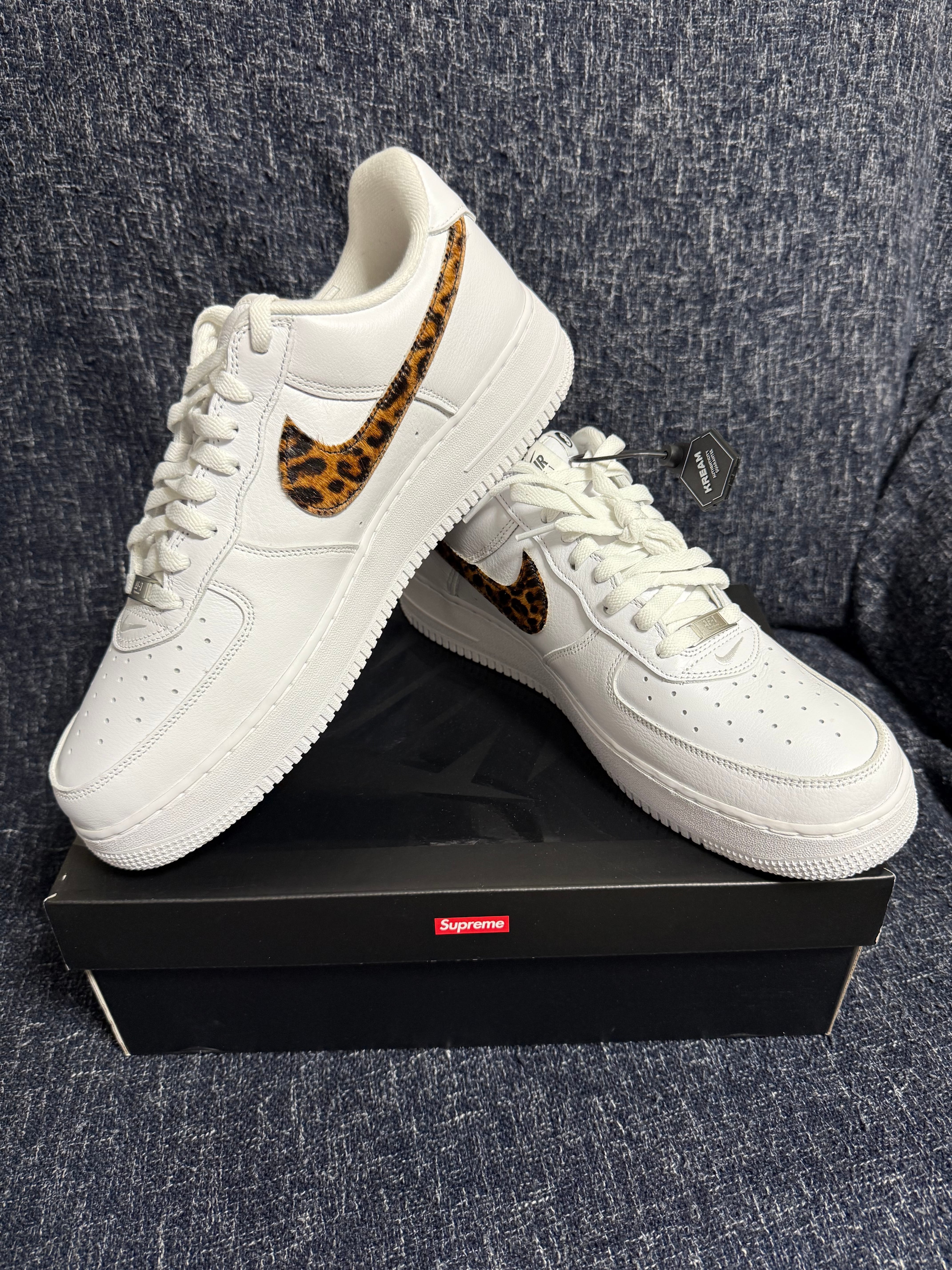 GOODENOUGH × Supreme × Nike Air Force 1 Low "White/Leopard" (25SS Week15)