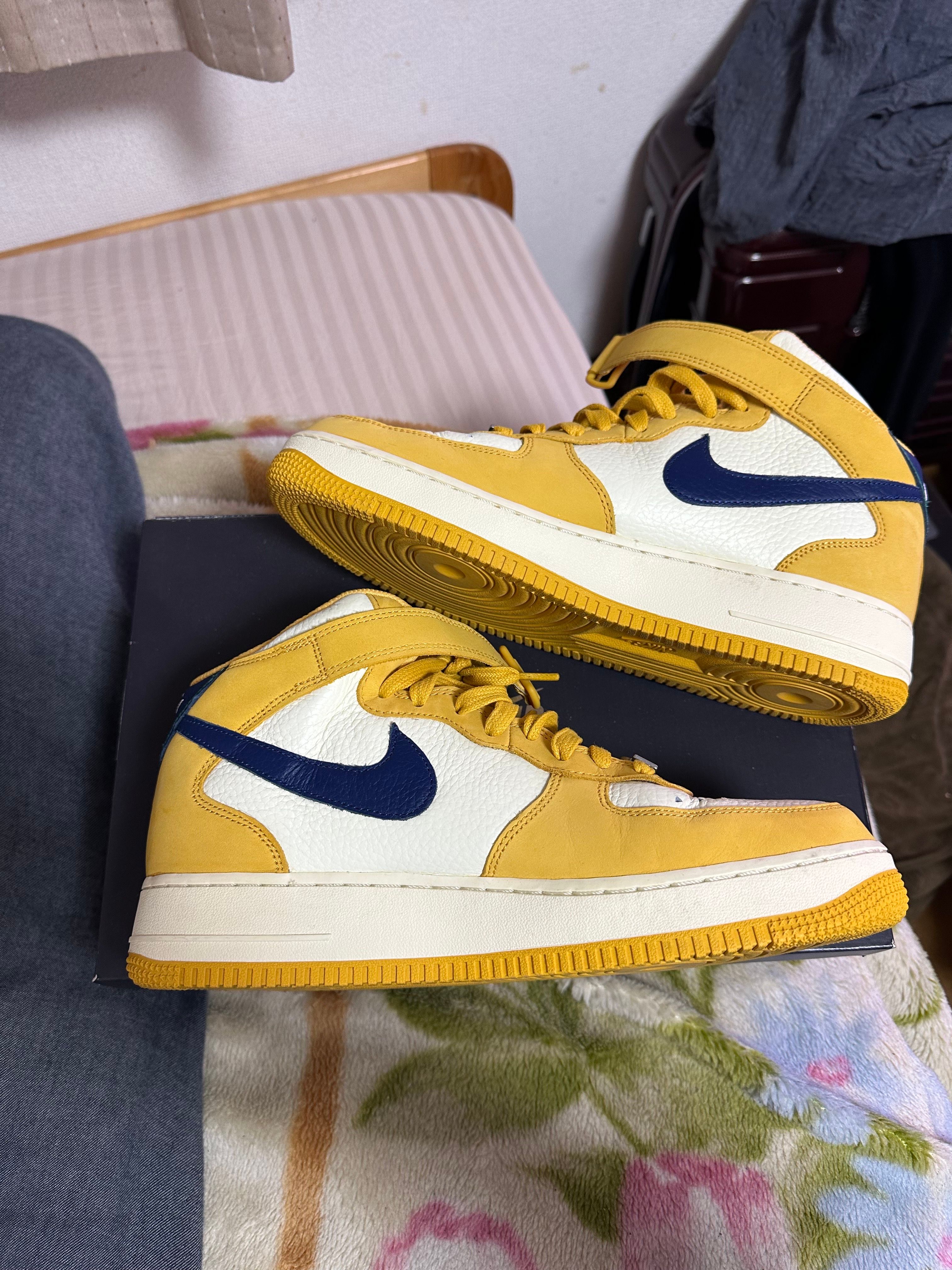 Nike Air Force 1 Mid "Paris"