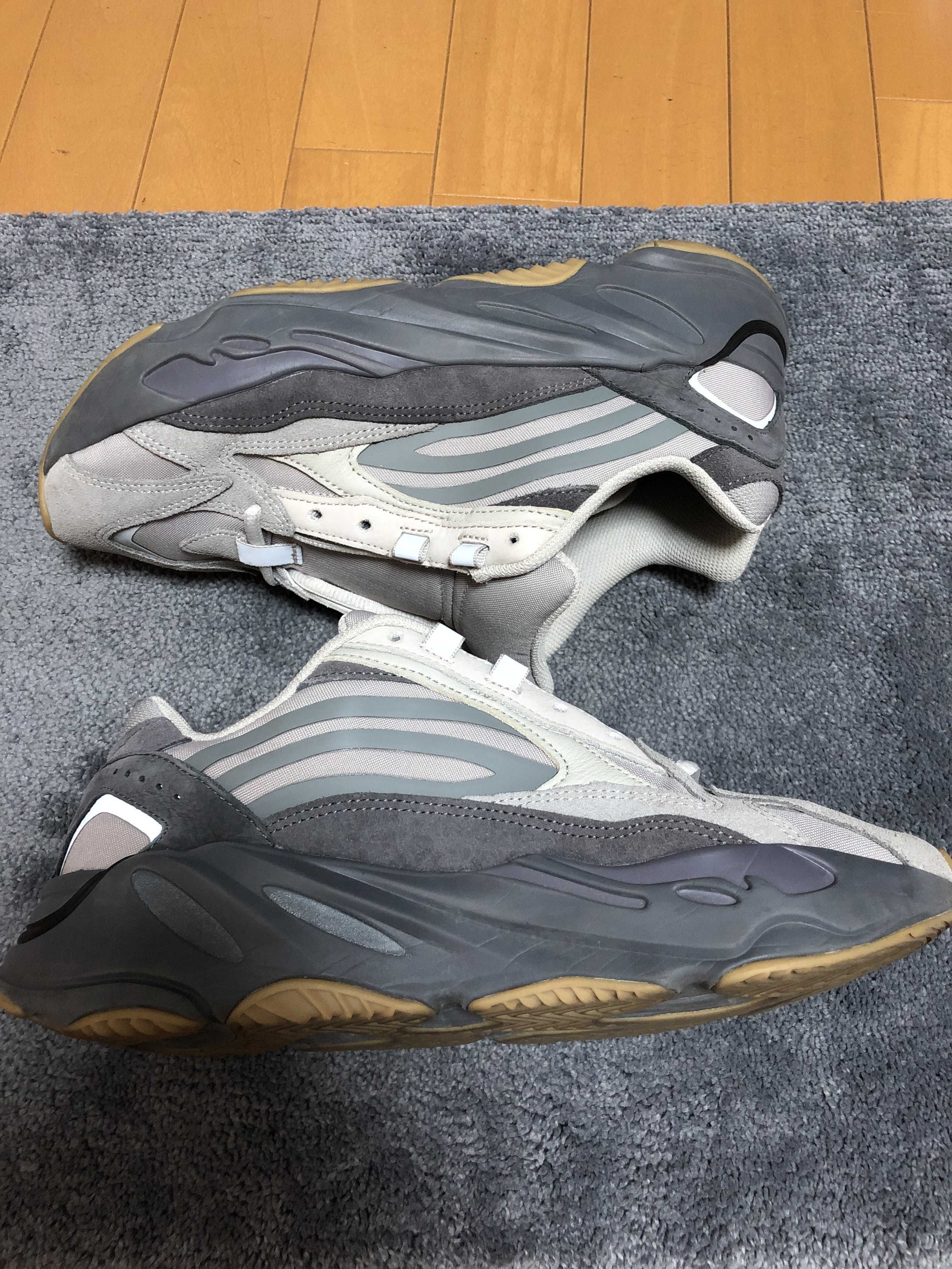 adidas YEEZY Boost 700 V2 "Tephra"