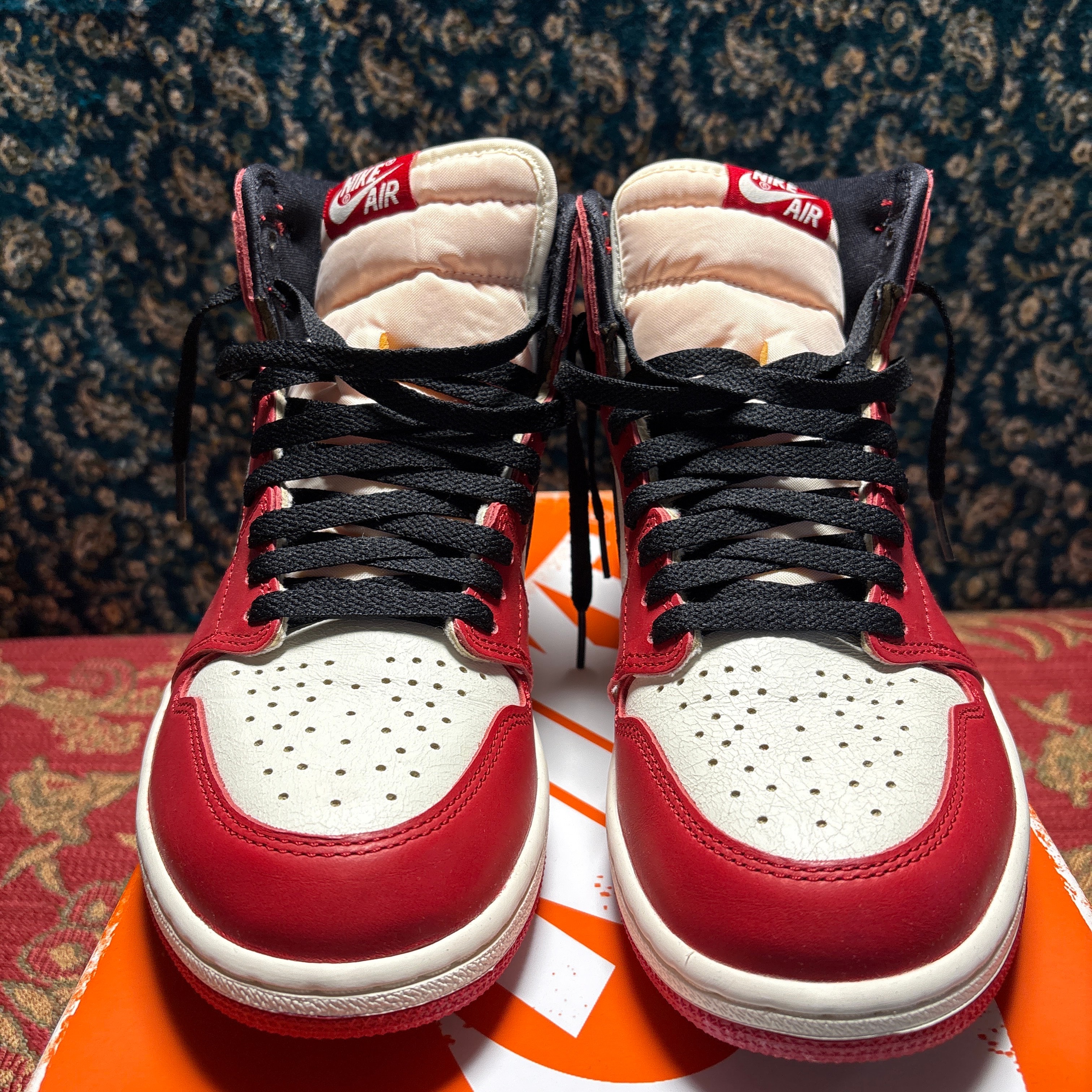 Nike Air Jordan 1 High OG "Lost & Found/Chicago"