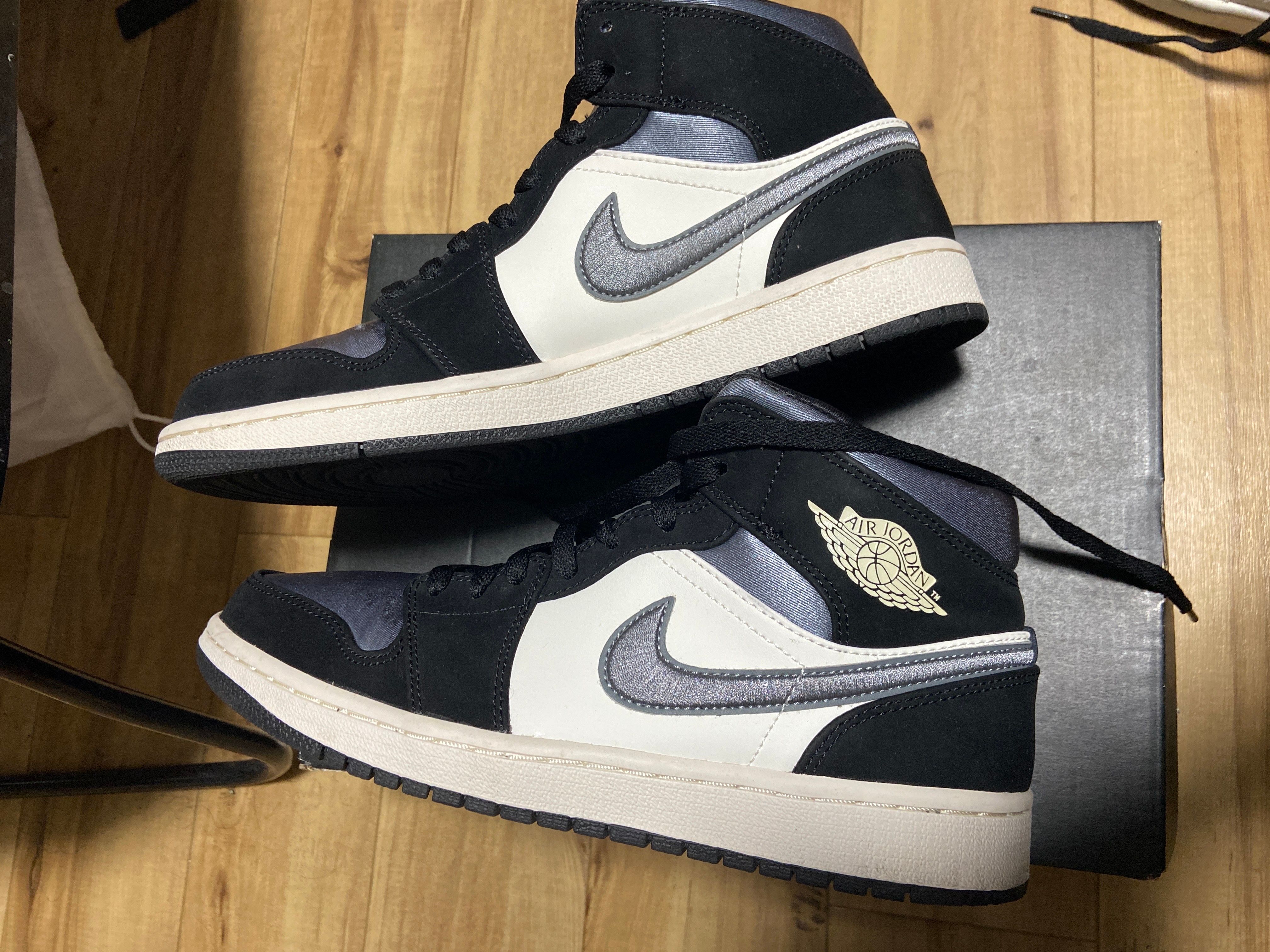 NIKE AIR JORDAN 1 MID SE "WHITE/BLACK/SATIN BLUE"