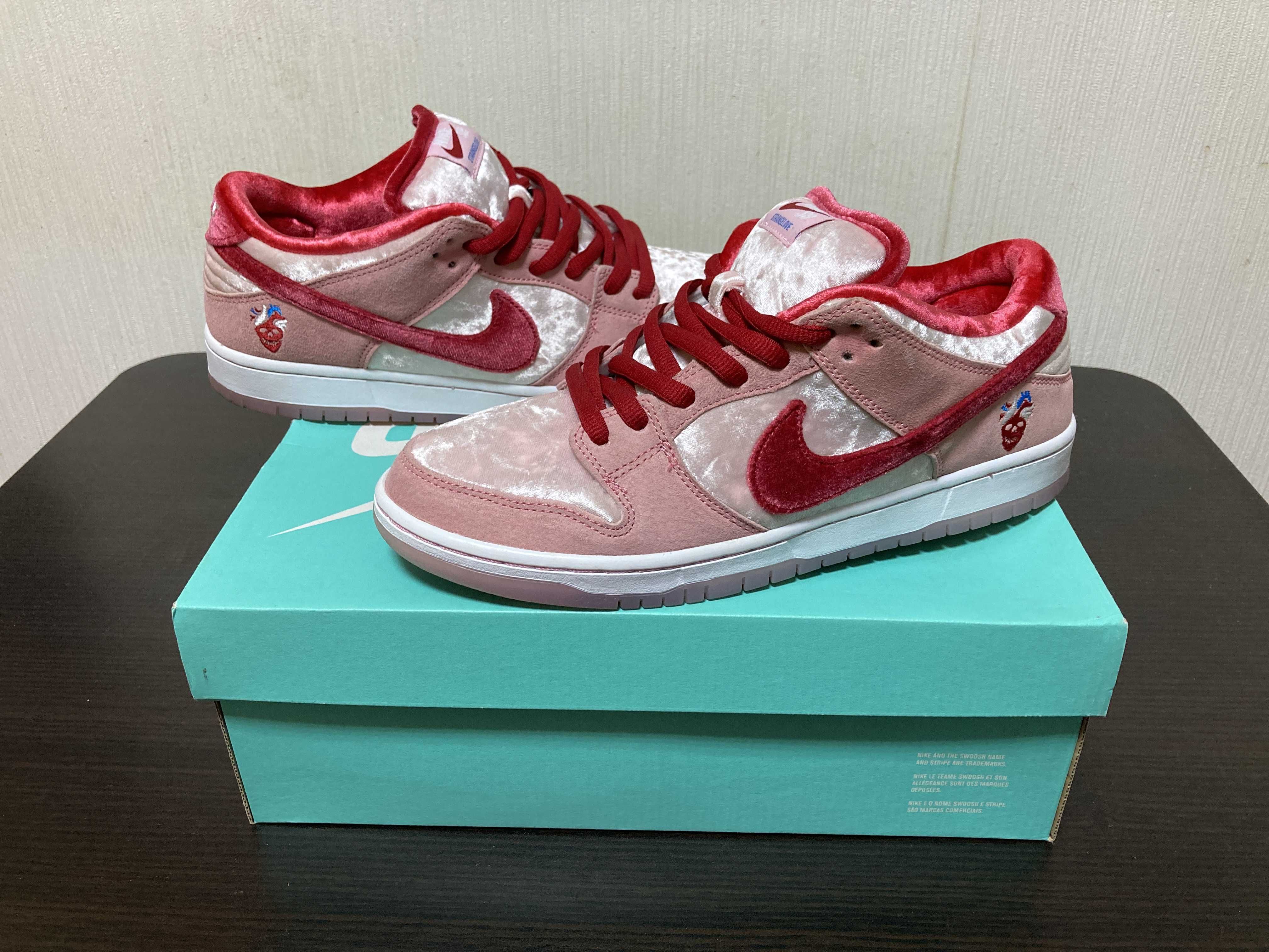 Strangelove × Nike SB Dunk Low "Valentine’s Day"