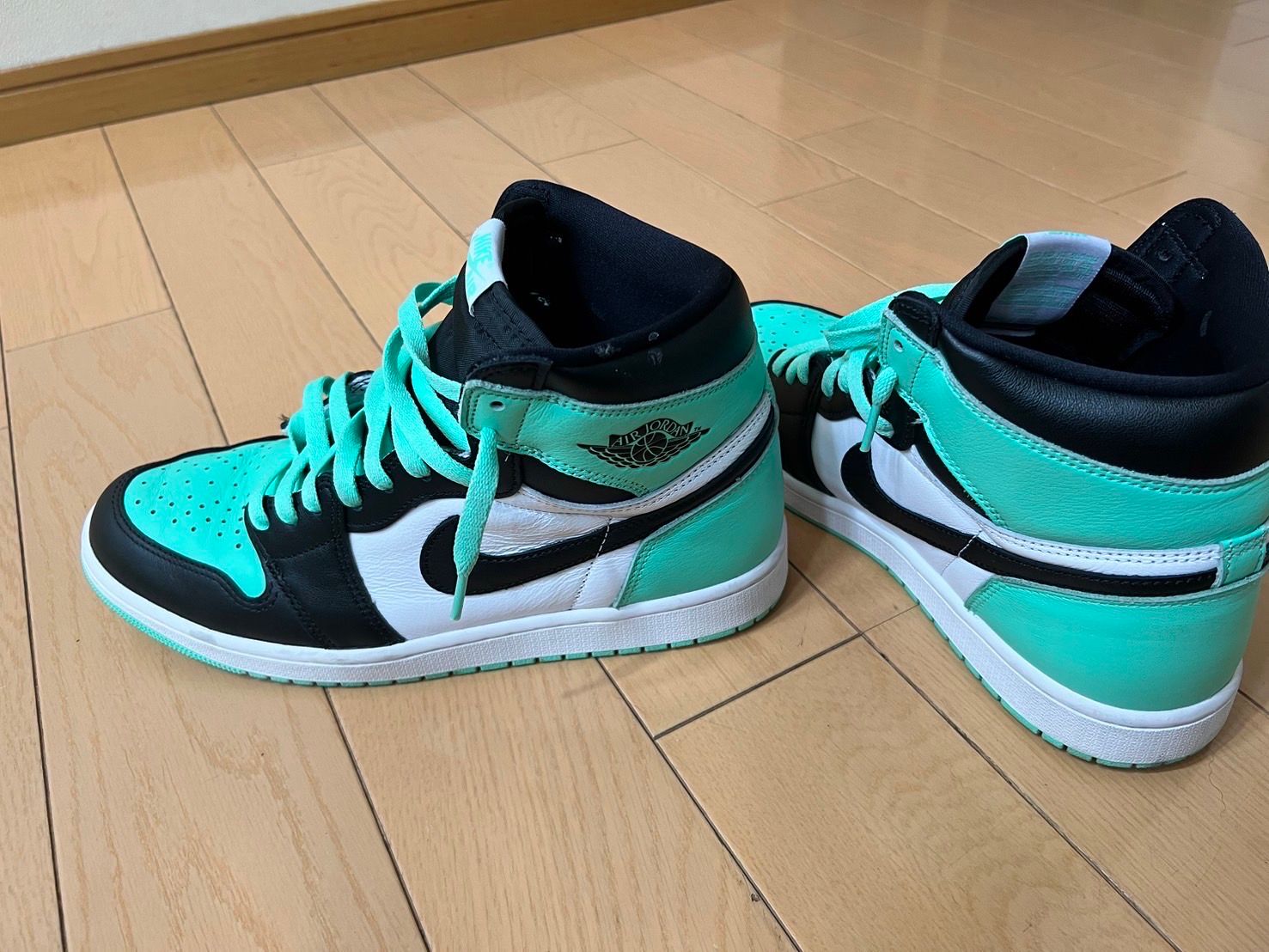 Nike Air Jordan 1 High OG "Green Glow"