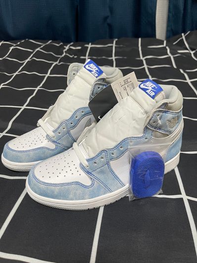 Nike Air Jordan 1 High OG "Hyper Royal"