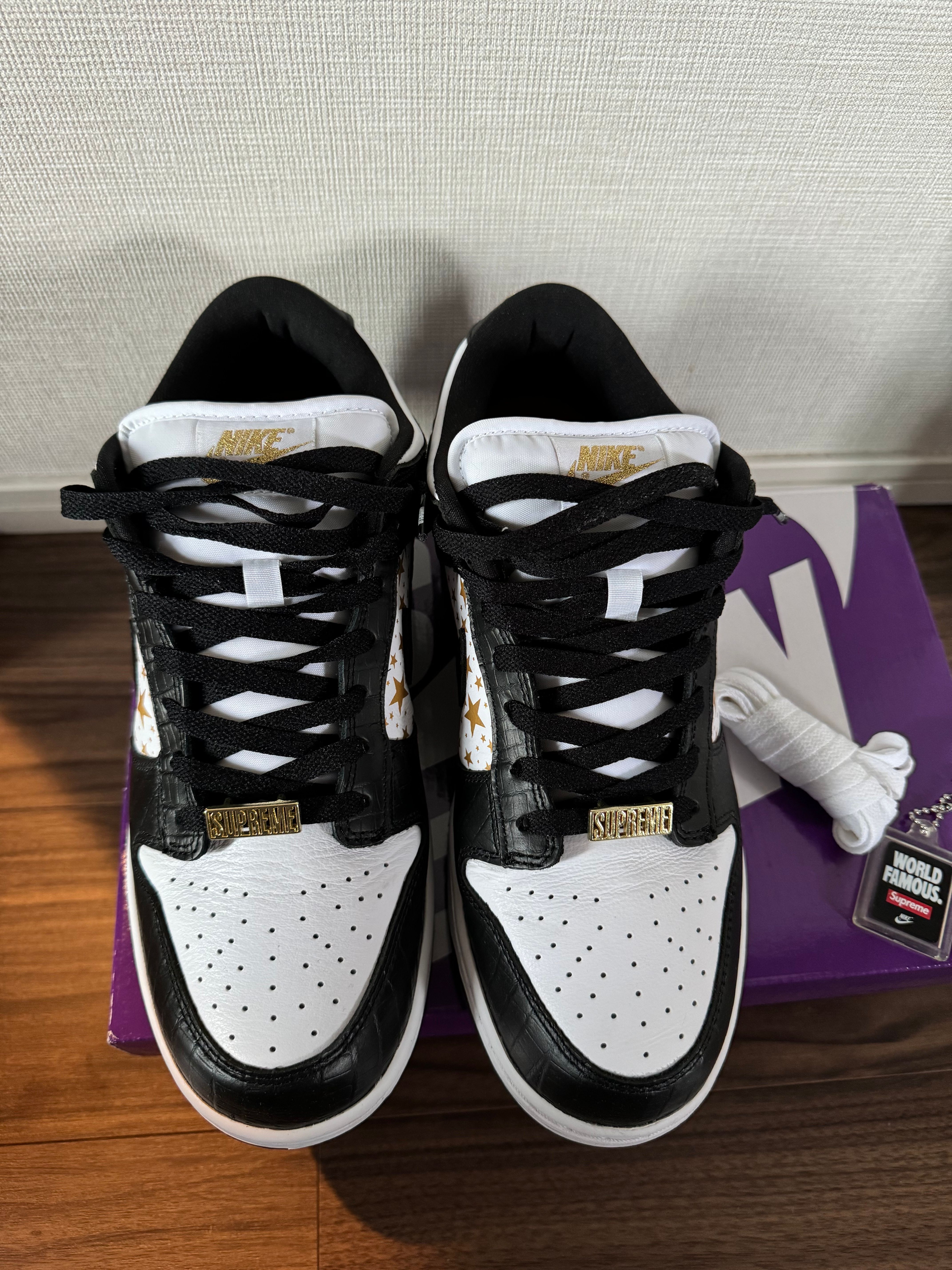 Supreme × Nike SB Dunk Low OG QS Gold Stars "White/Black"
