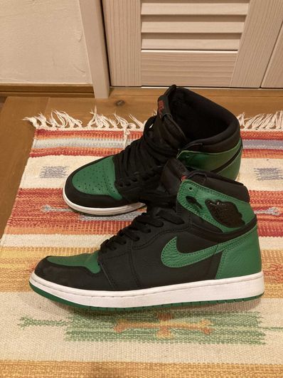 Nike Air Jordan 1 Retro High OG "Black/Pine Green" (2020)