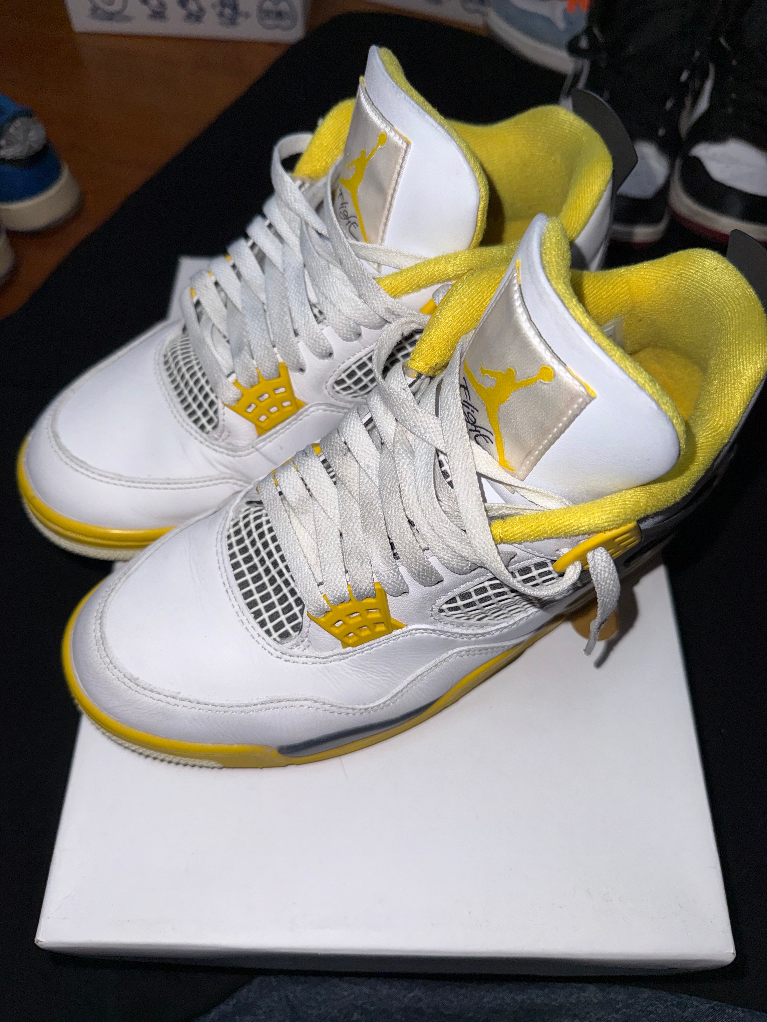 Nike Women's Air Jordan 4 Retro "Vivid Sulfur"
