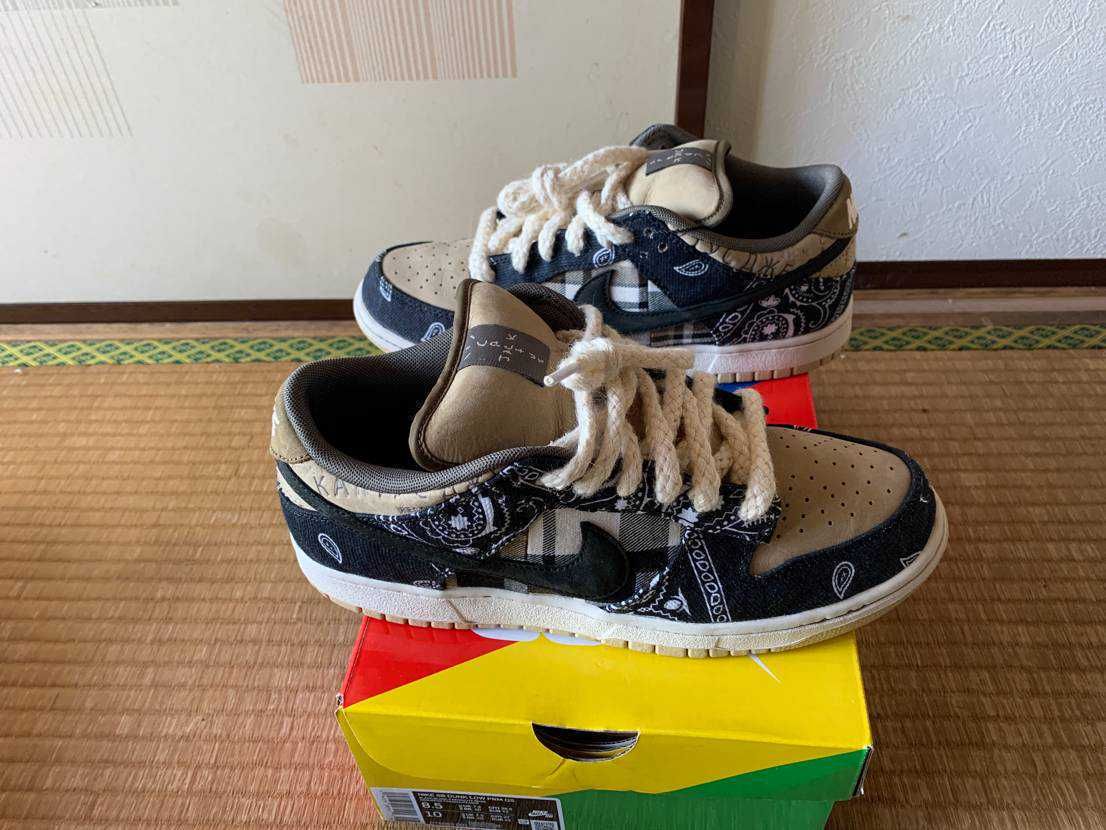 Travis Scott × Nike SB Dunk Low "Black/Parachute Beige"