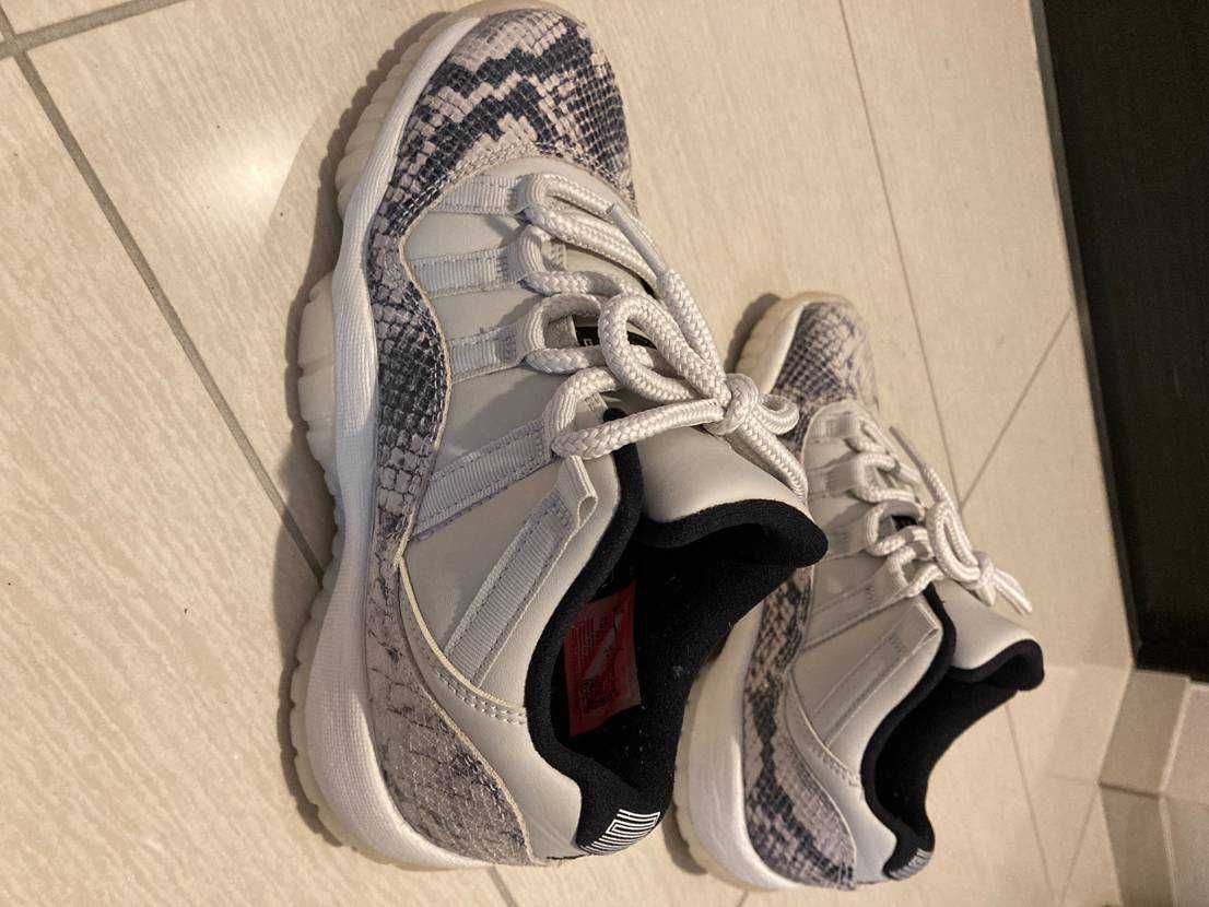 Nike Air Jordan 11 Low Snakeskin "Light Bone/University Red/Sail/Black"