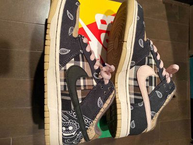 Travis Scott × Nike SB Dunk Low "Black/Parachute Beige"