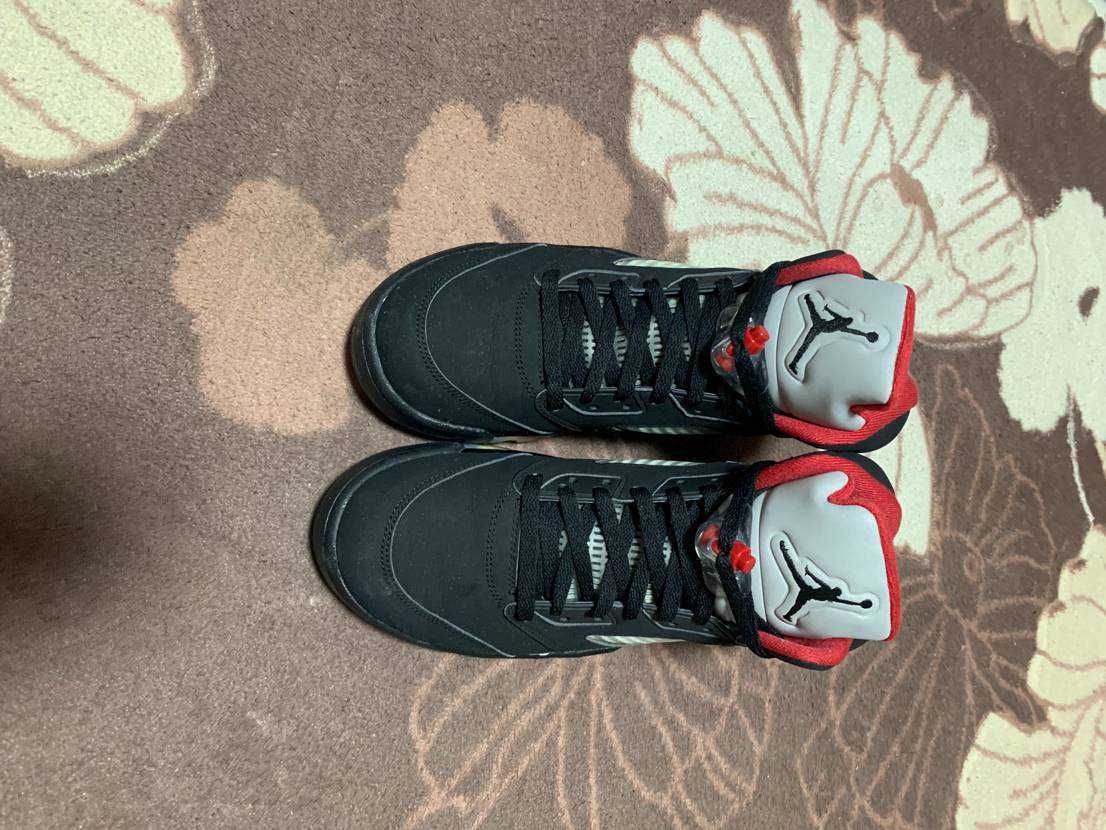 Supreme × Nike Air Jordan 5 Retro "Black"