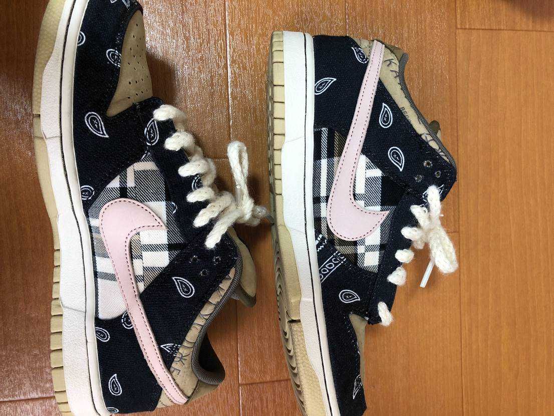 Travis Scott × Nike SB Dunk Low "Black/Parachute Beige"
