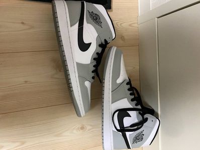 Nike Air Jordan 1 Mid "Light Smoke Grey/White/Black"