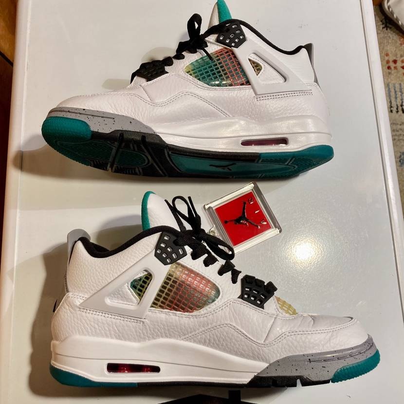 NIKE Women's AIR JORDAN 4 "LUCID GREEN"