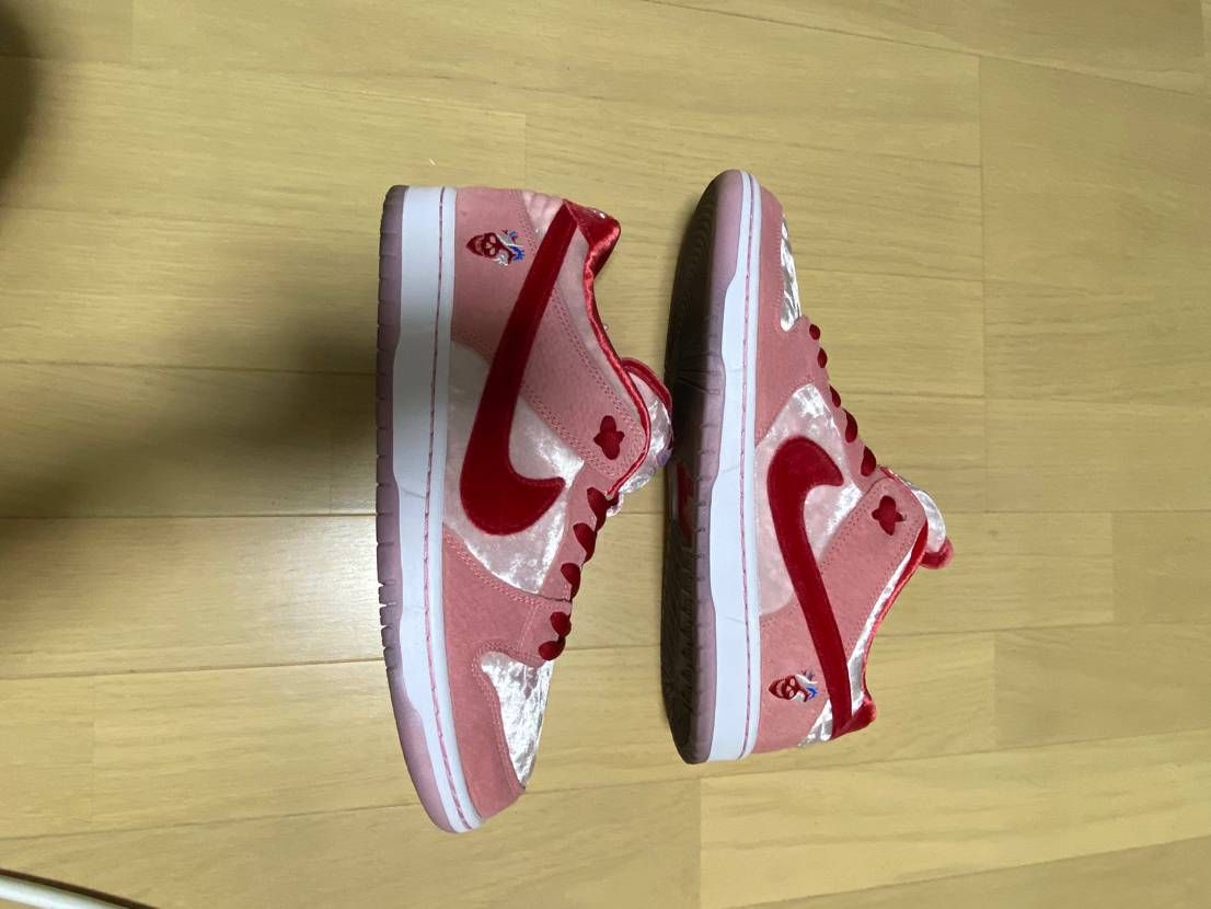 Strangelove × Nike SB Dunk Low "Valentine’s Day"