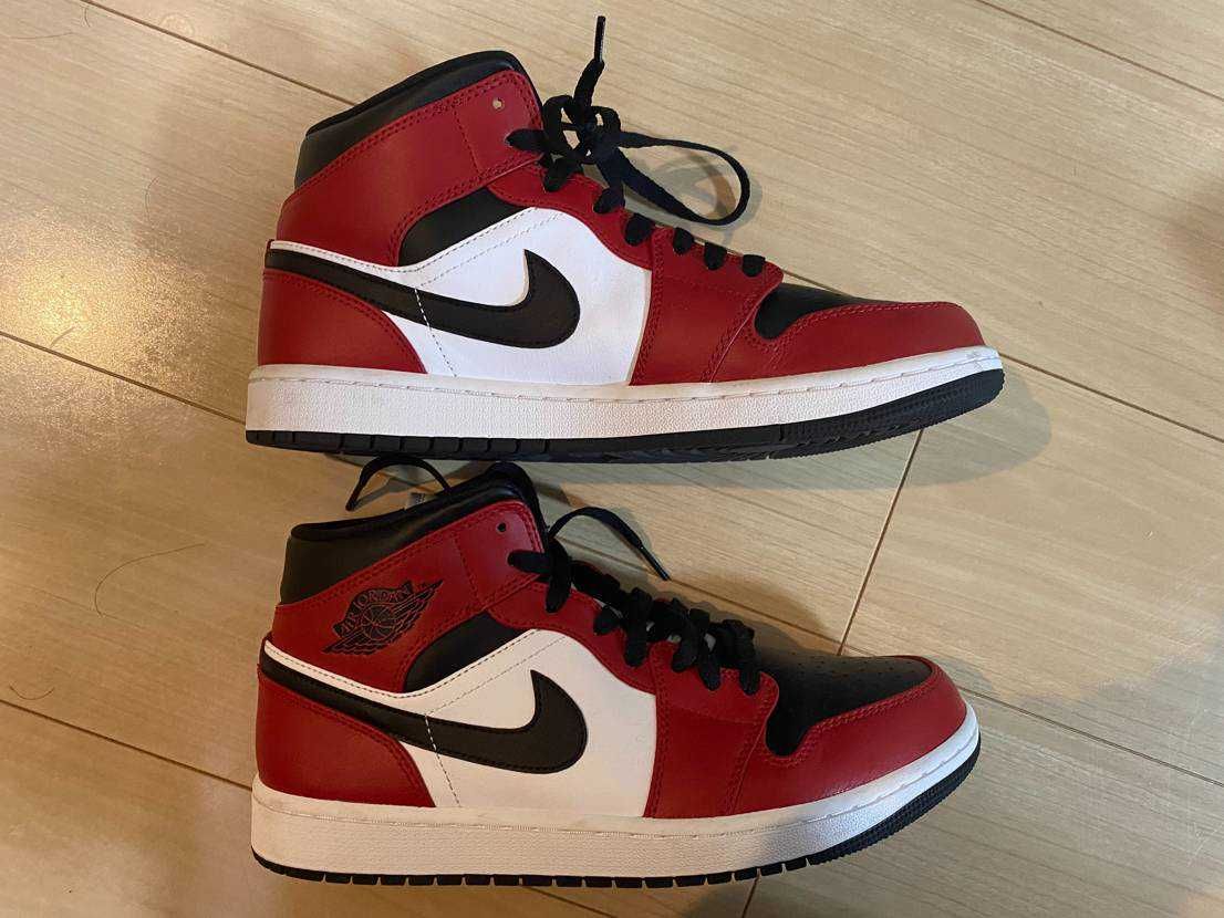 Nike Air Jordan 1 Mid "Chicago Black Toe"