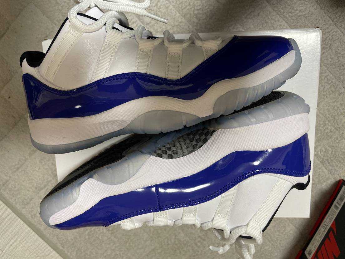 NIKE Women's AIR JORDAN 11 LOW "CONCORD SKETCH"