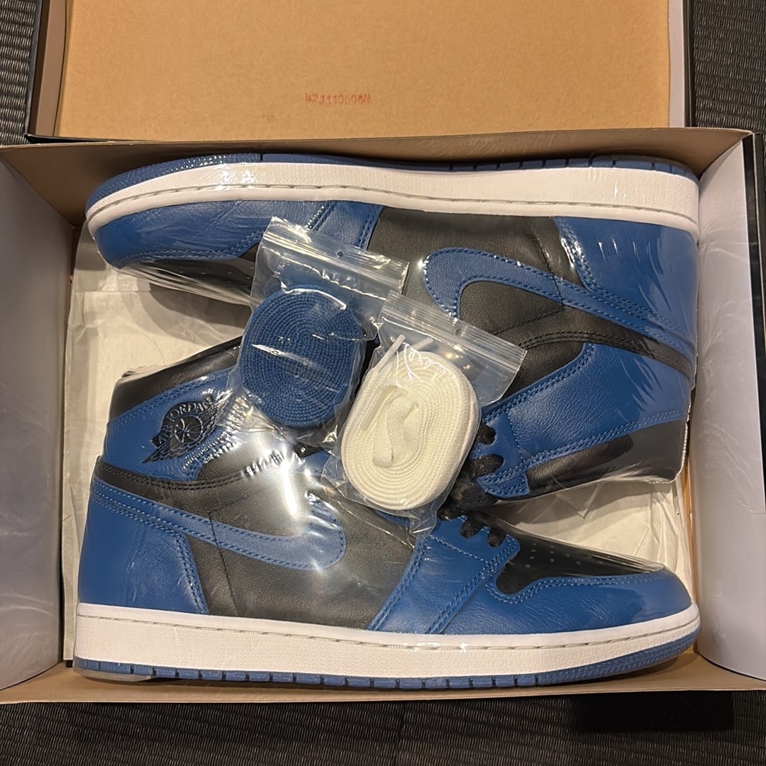 Nike Air Jordan 1 Retro High OG "Dark Marina Blue"